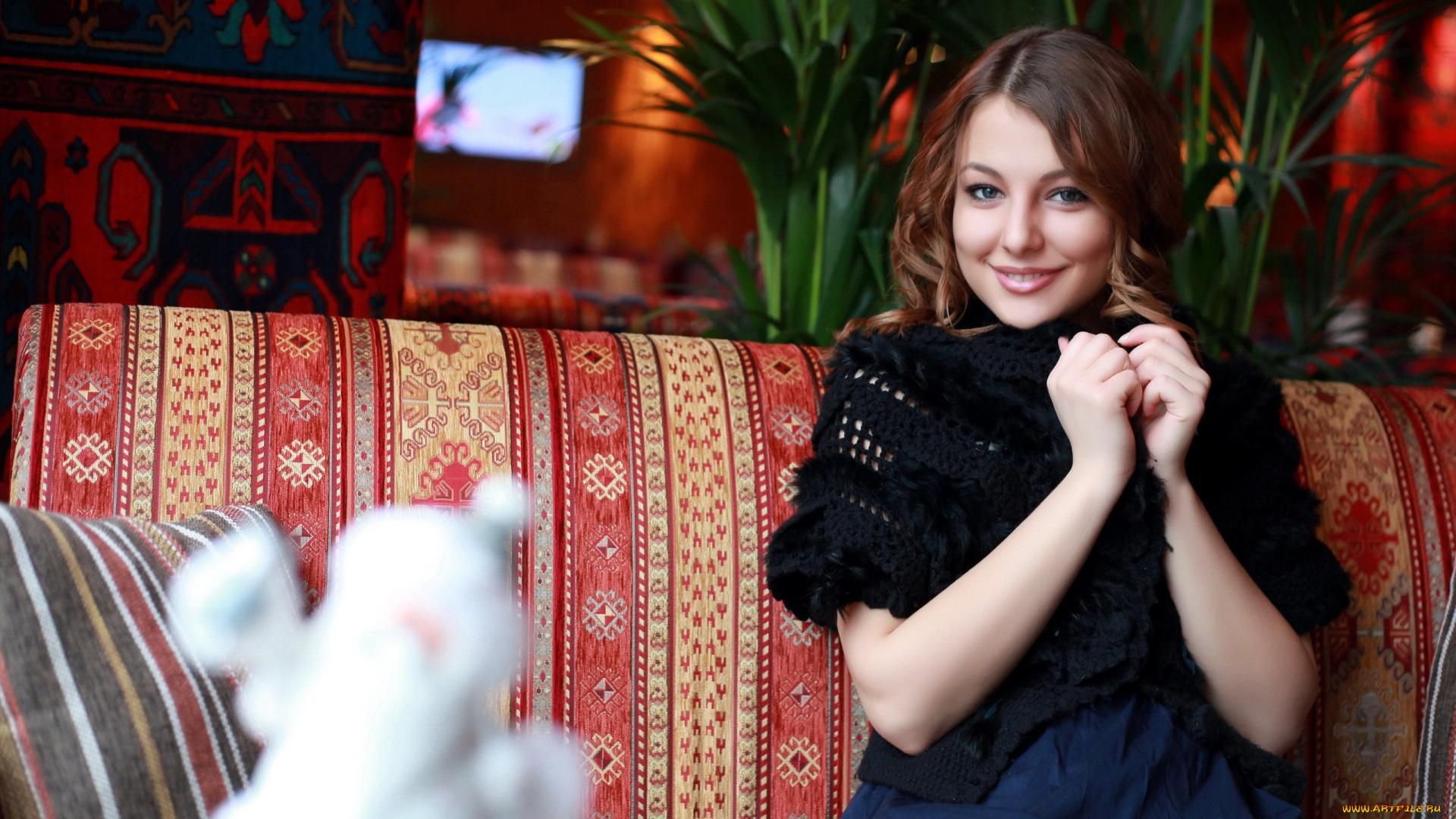 девушки, nikia, petite, , nikia, a, , ника, федорова, диван, подушка, улыбка