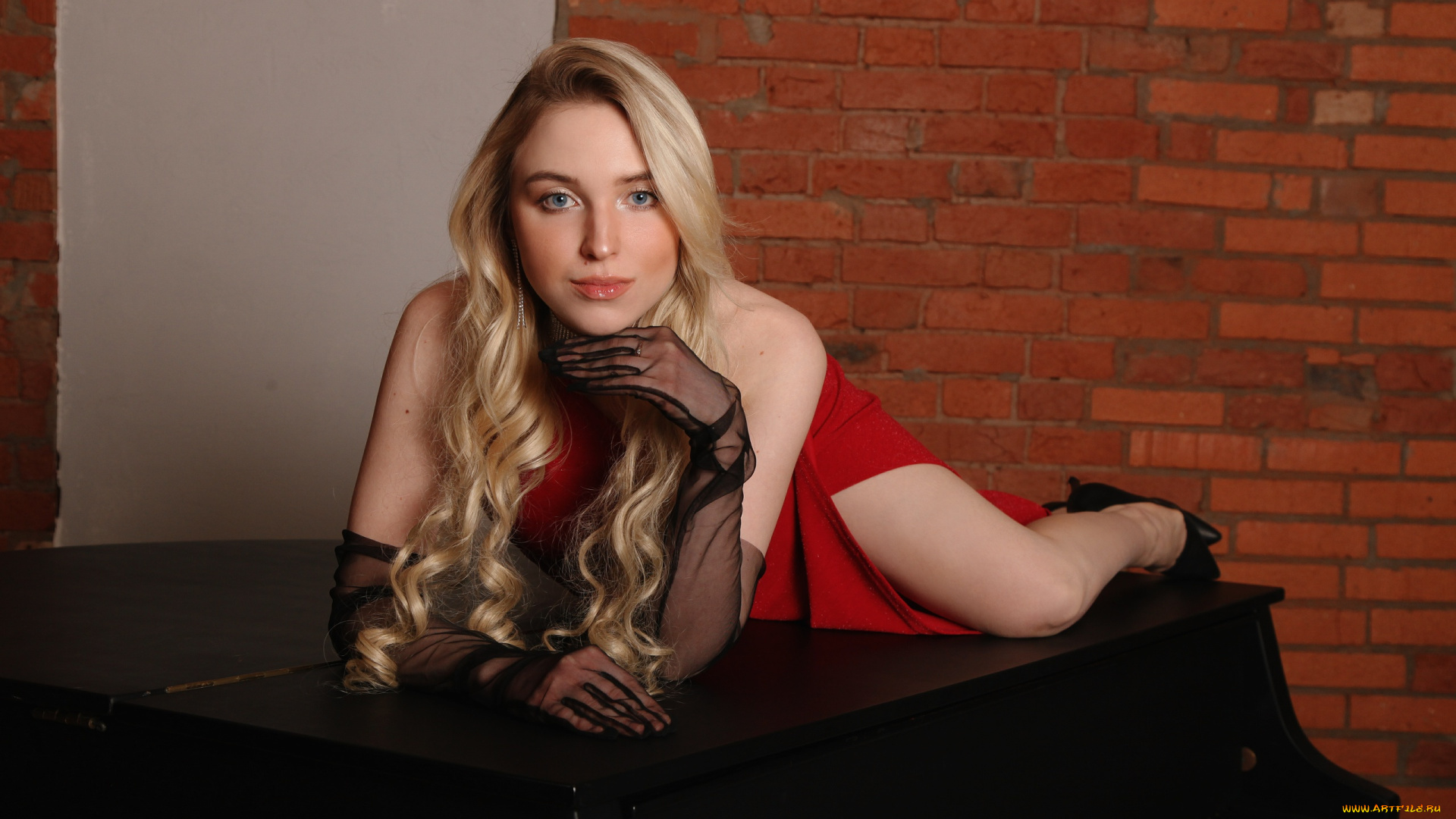 сексуальная, девушка, девушки, -, блондинки, , светловолосые, девушка, женщина, блондинка, светловолосая, сексуальная, модель, звезда, позирует, разная, обувь, верхняя, стильная, одежда, нижнее, эротическое, бельё, трусы, лифчик, колготки, чулки, аксессуары, макияж, и, множество, элементов, на, фотографии