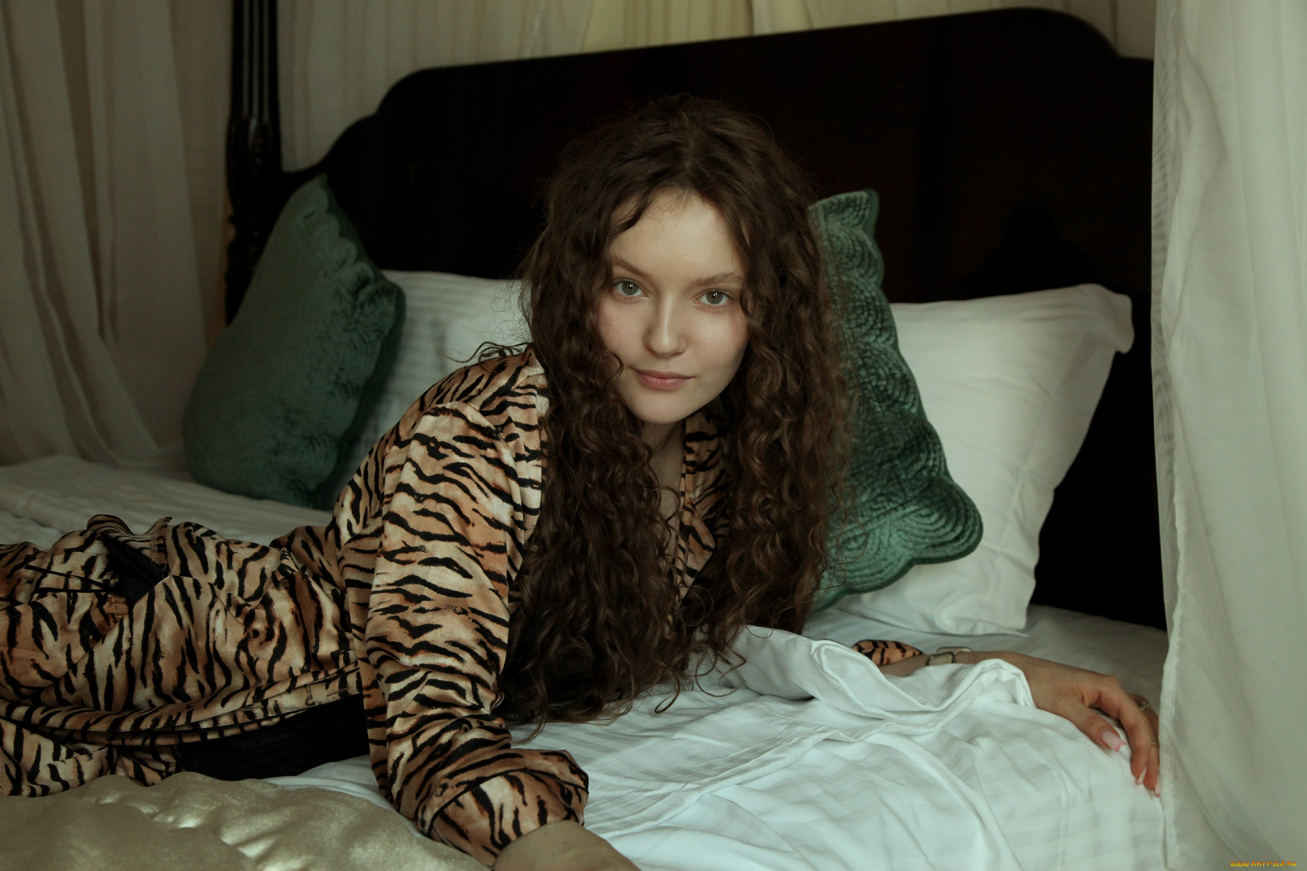 сексуальная, девушка, девушки, -, брюнетки, , шатенки, девушка, женщина, брюнетка, темноволосая, сексуальная, модель, звезда, позирует, разная, обувь, верхняя, стильная, одежда, нижнее, эротическое, бельё, трусы, лифчик, колготки, чулки, аксессуары, макияж, и, множество, элементов, на, фотографии