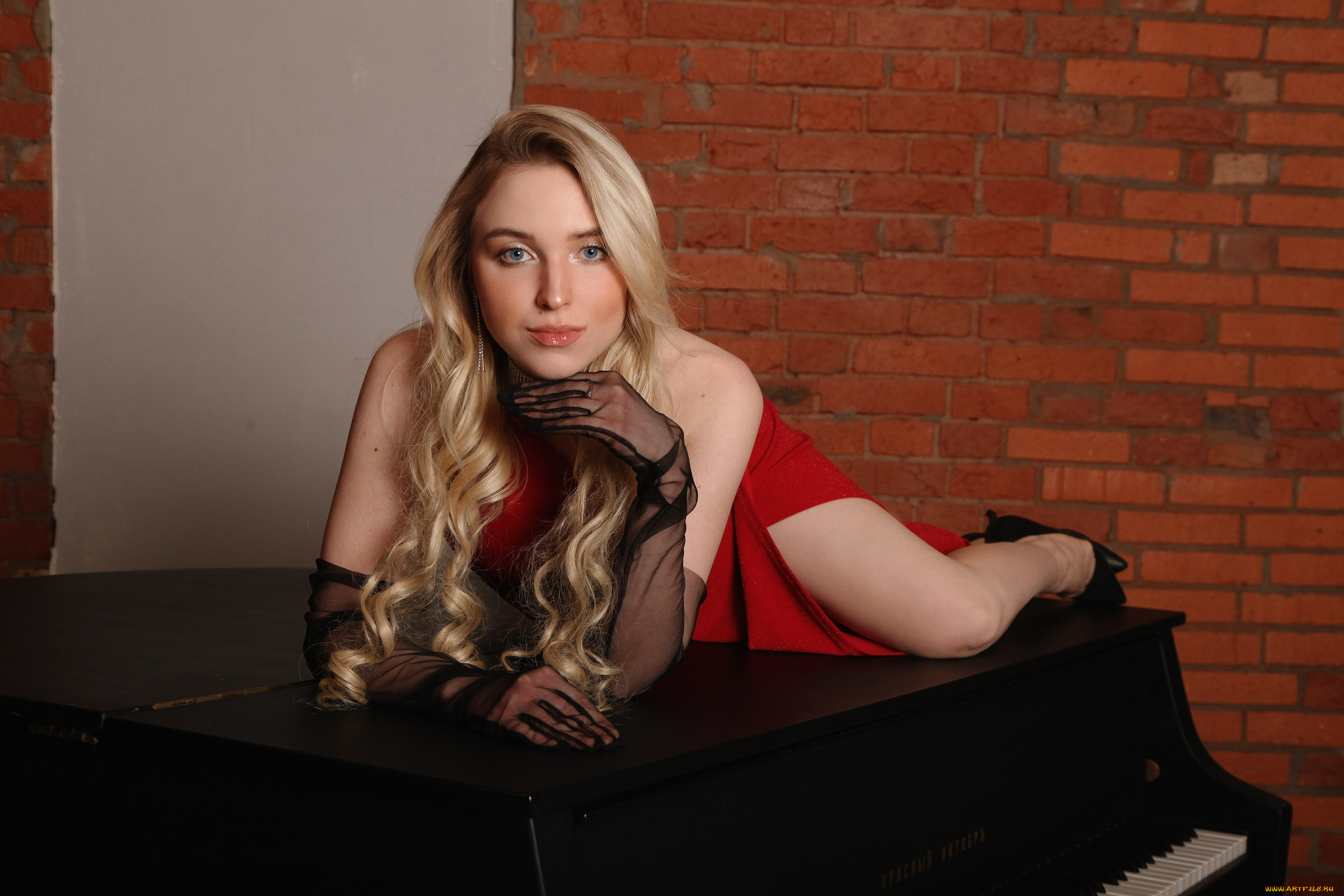 сексуальная, девушка, девушки, -, блондинки, , светловолосые, девушка, женщина, блондинка, светловолосая, сексуальная, модель, звезда, позирует, разная, обувь, верхняя, стильная, одежда, нижнее, эротическое, бельё, трусы, лифчик, колготки, чулки, аксессуары, макияж, и, множество, элементов, на, фотографии