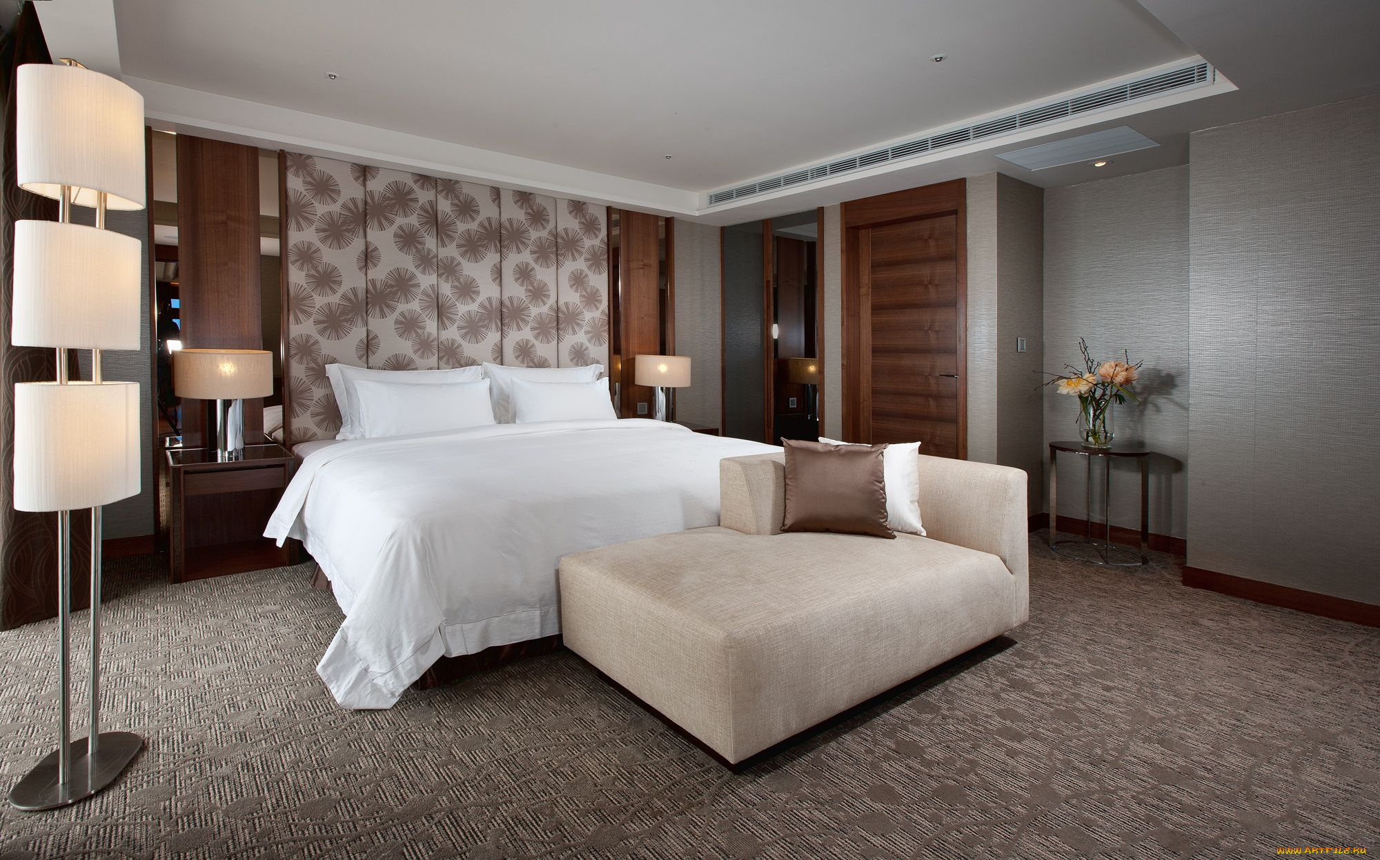 интерьер, спальня, подушка, лампа, кровать