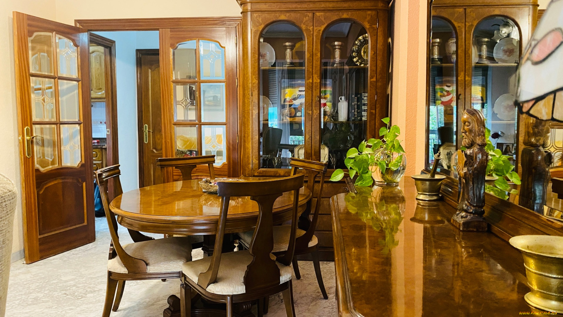 интерьер, столовая, стол, шкафчики