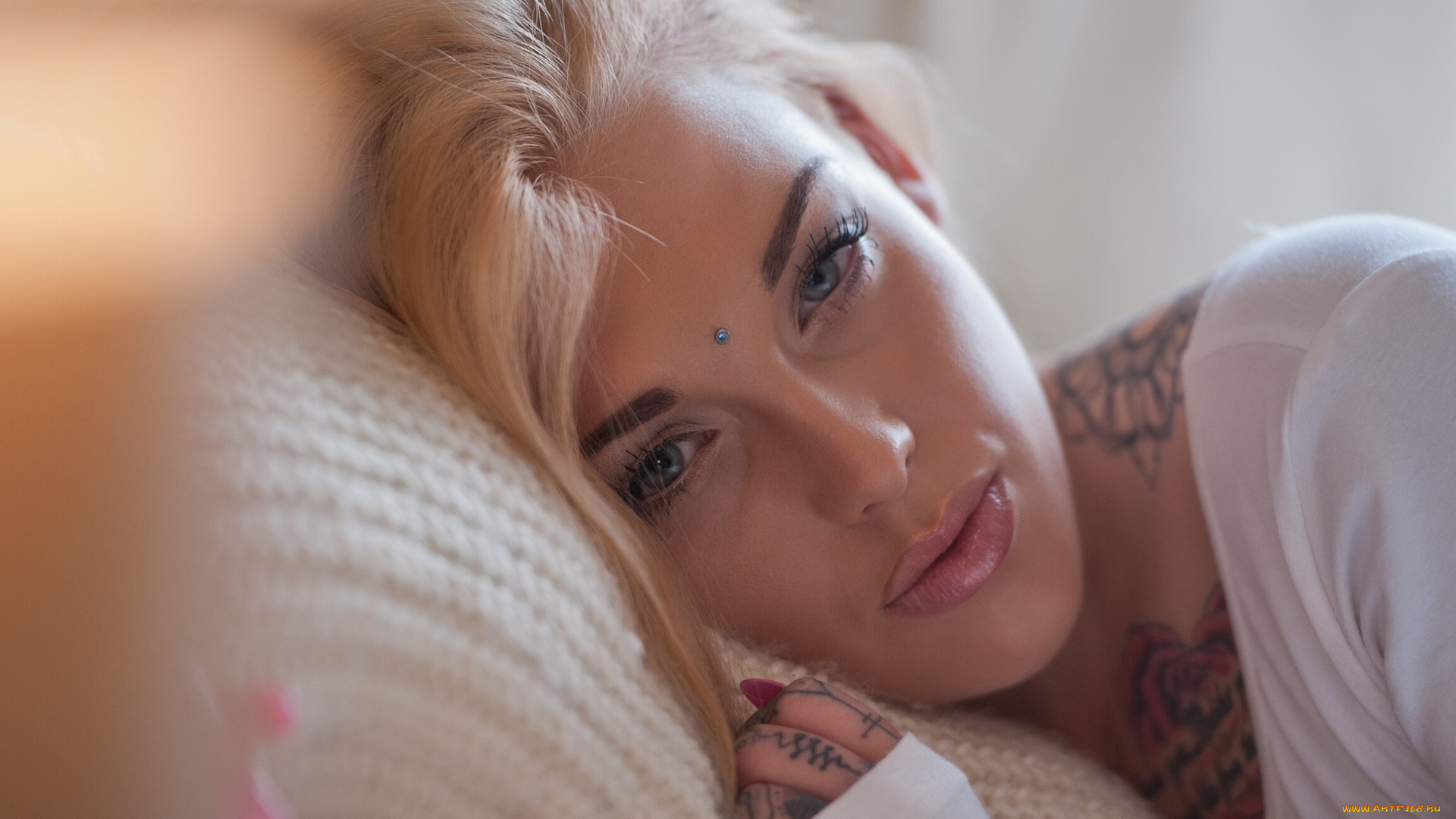 lauren, brock, девушки, lauren, brock, портрет, лицо, девушка, модель, блондинка, красотка, красавица, стройная, сексуальная, причёска, взгляд, макияж, тату, татуировка, рисунок, пирсинг, поза, флирт, секси