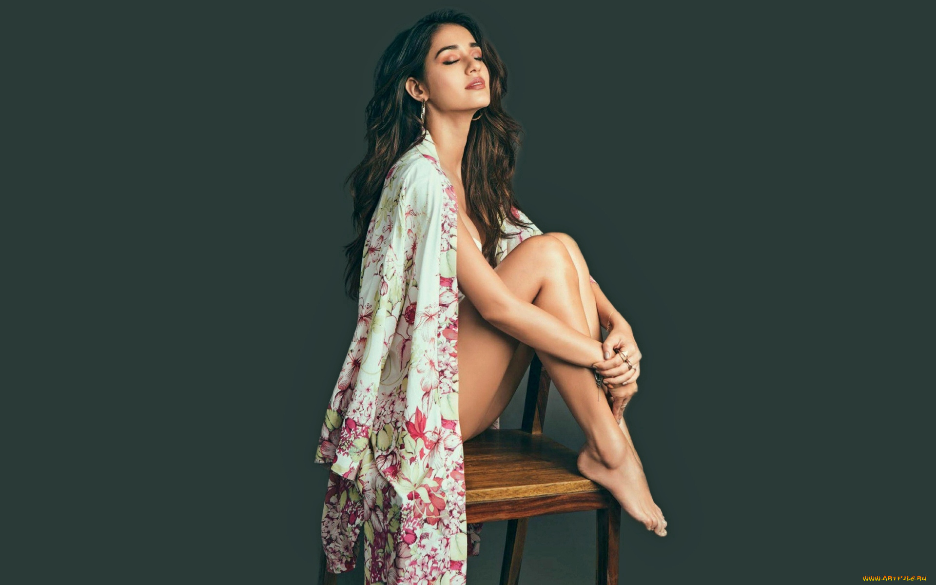 девушки, disha, patani, диша, патани, актриса, фотомодель, брюнетка, знаменитости, барейли, индия, стул, длинные, волосы