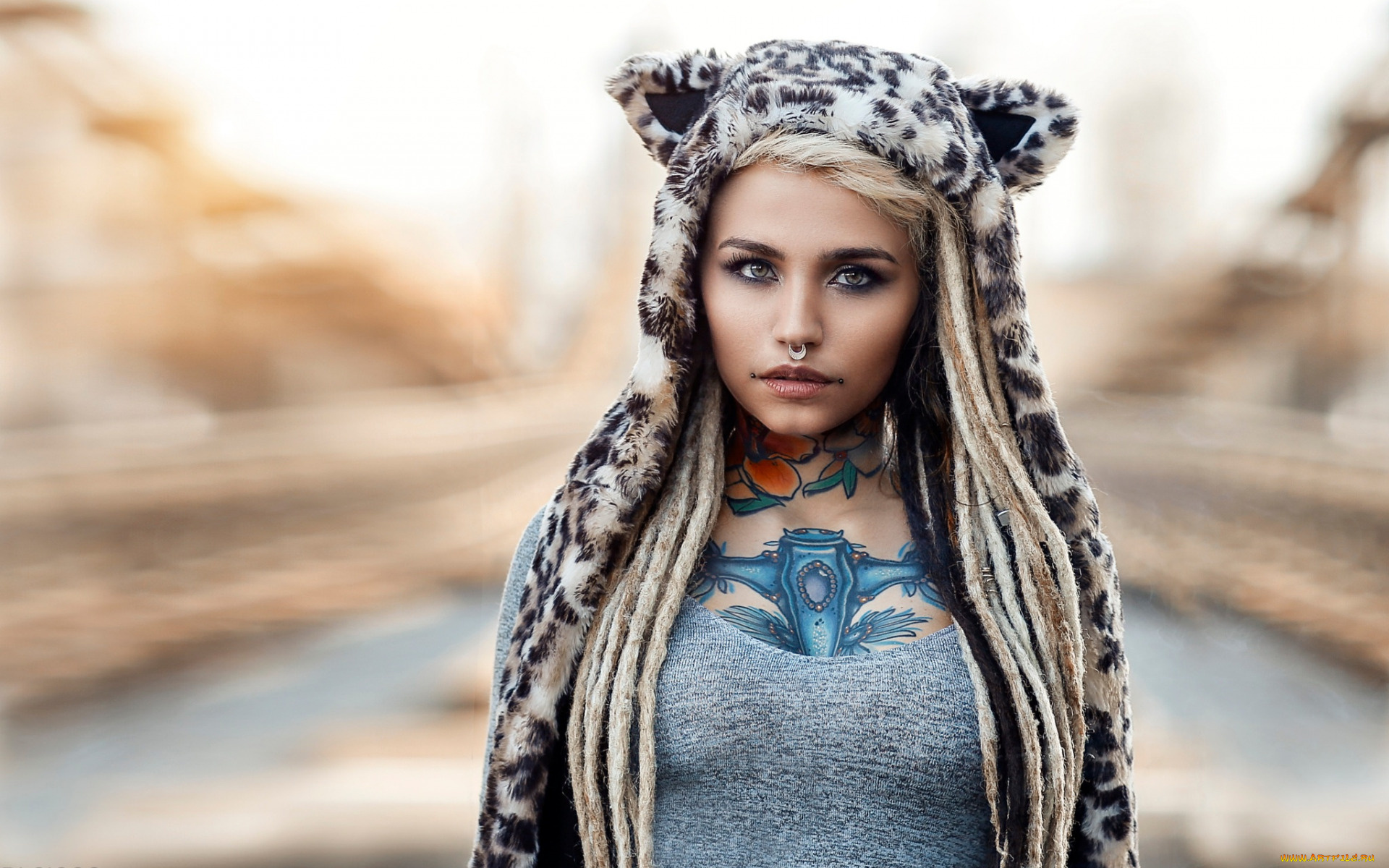 felisja, piana, девушки, felisja, piana, девушка, модель, крашеная, тату, татуировка, рисунки, кожа, пирсинг, поза, макияж, причёска, красотка, сексуальная, экстравагантная, наряд