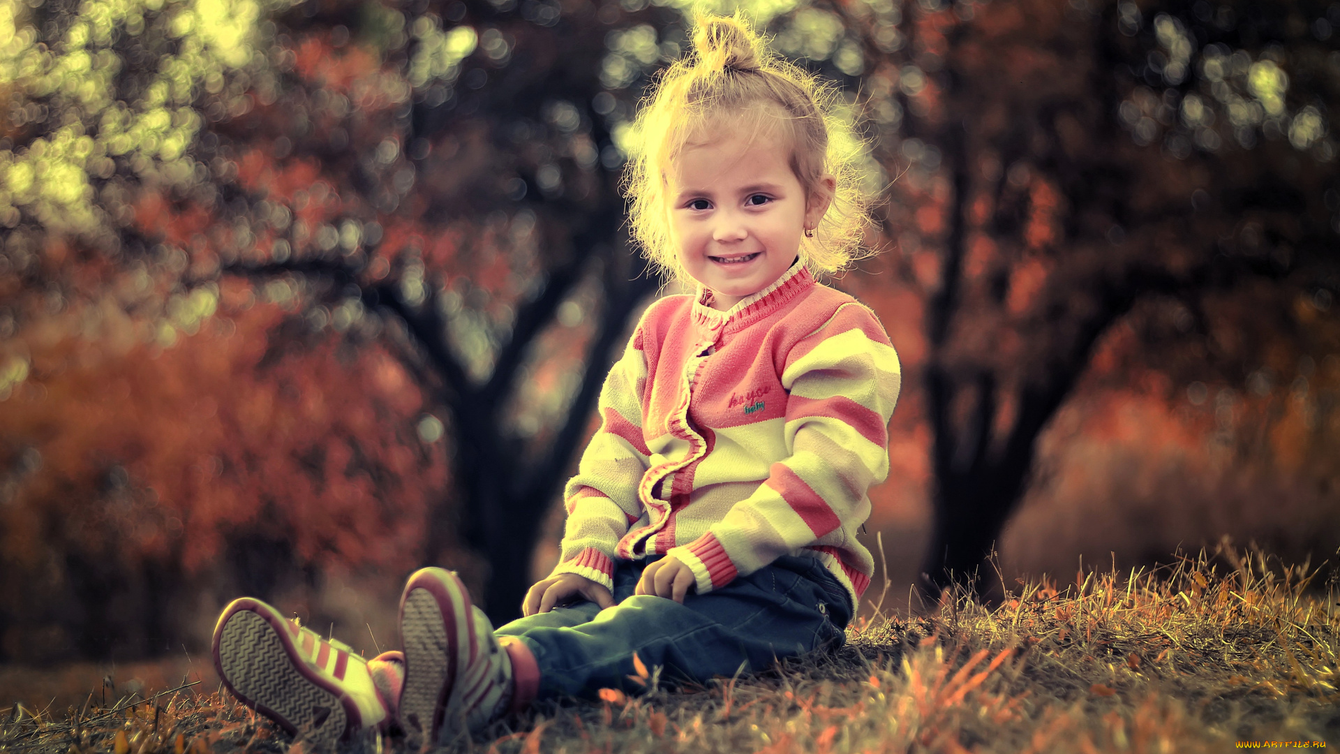 разное, дети, девочка, ребенок, кофта, трава, деревья, осень