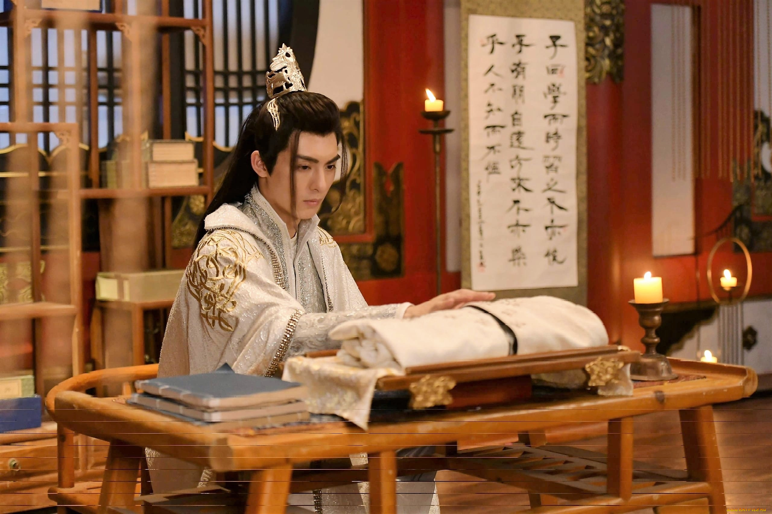 лишь, потому, , что, твое, сердце, понимает, мое, кино, фильмы, -unknown, , другое, чу, чэнь, цзюнь, стол, книги, сверток