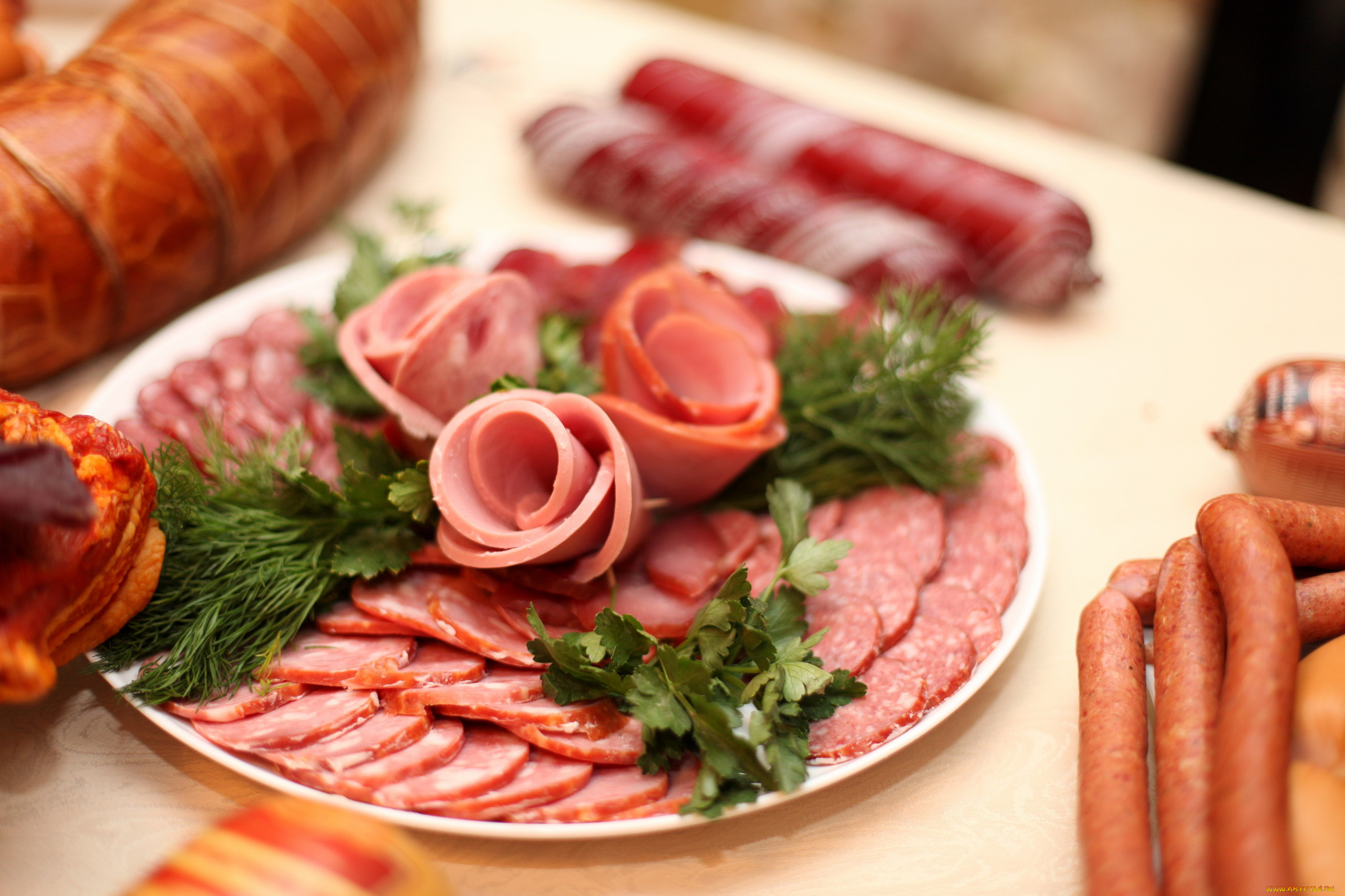 еда, колбасные, изделия, вареная, копченая, колбаса, нарезка, ассорти, зелень