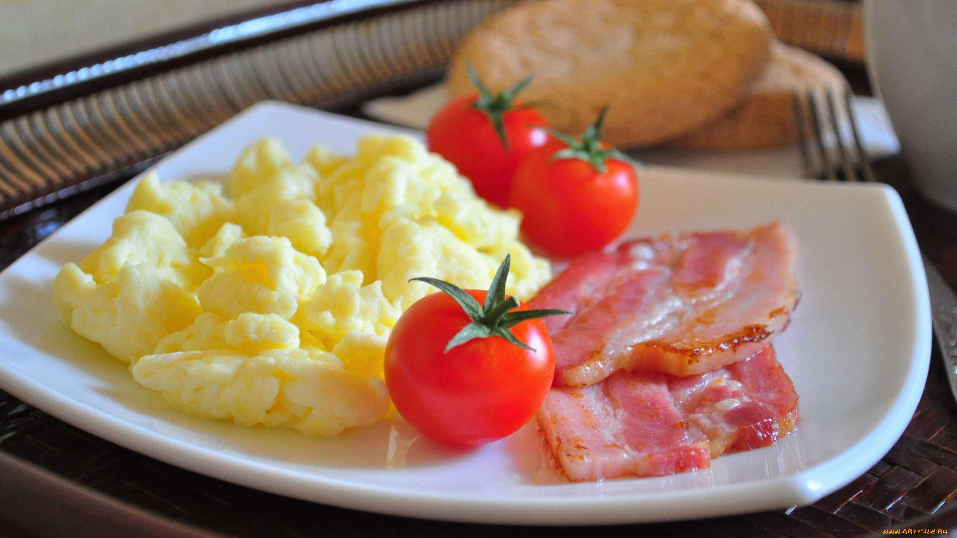 еда, вторые, блюда, Яичница-болтунья, бекон, помидоры, томаты