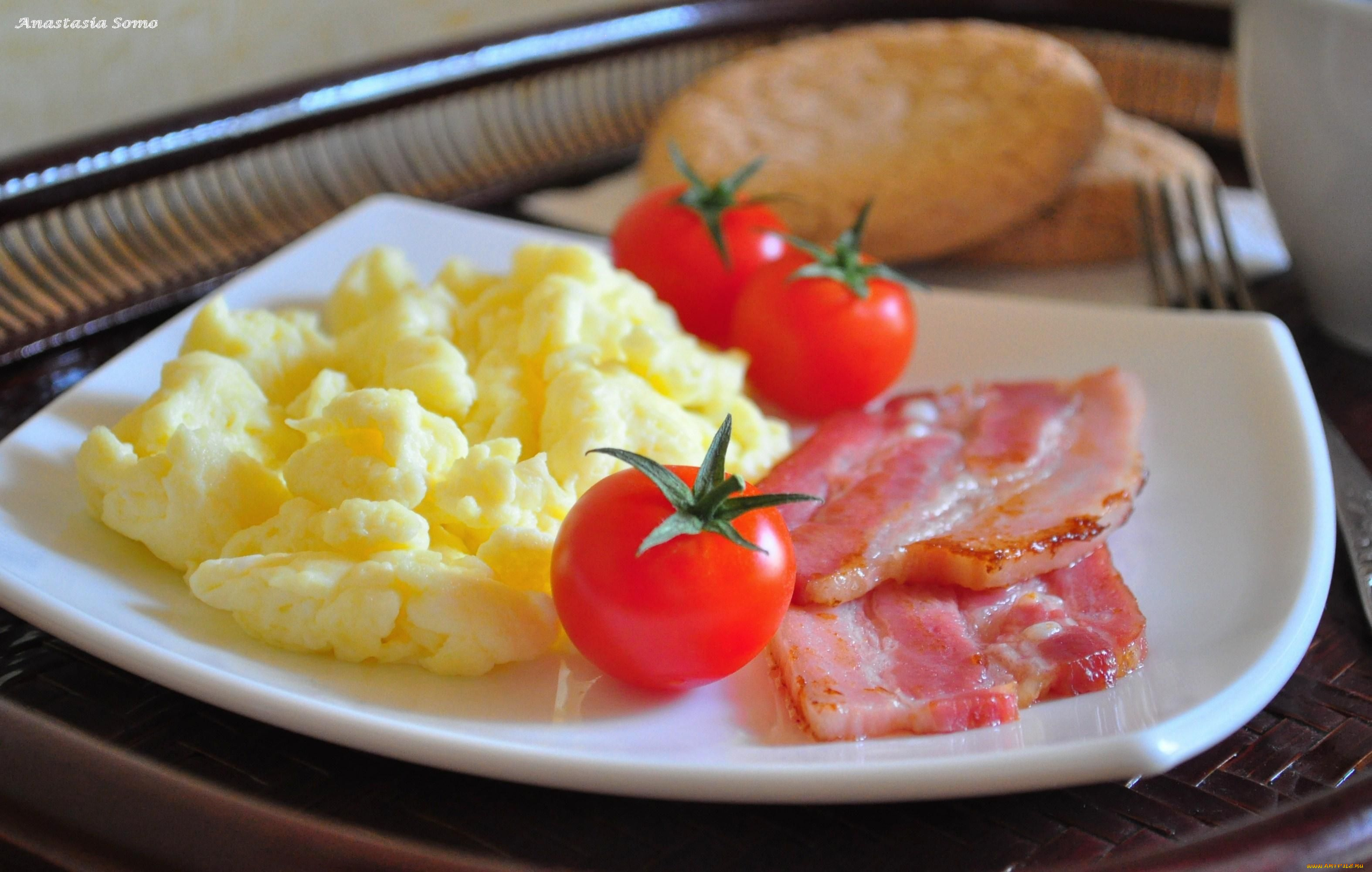 еда, вторые, блюда, Яичница-болтунья, бекон, помидоры, томаты