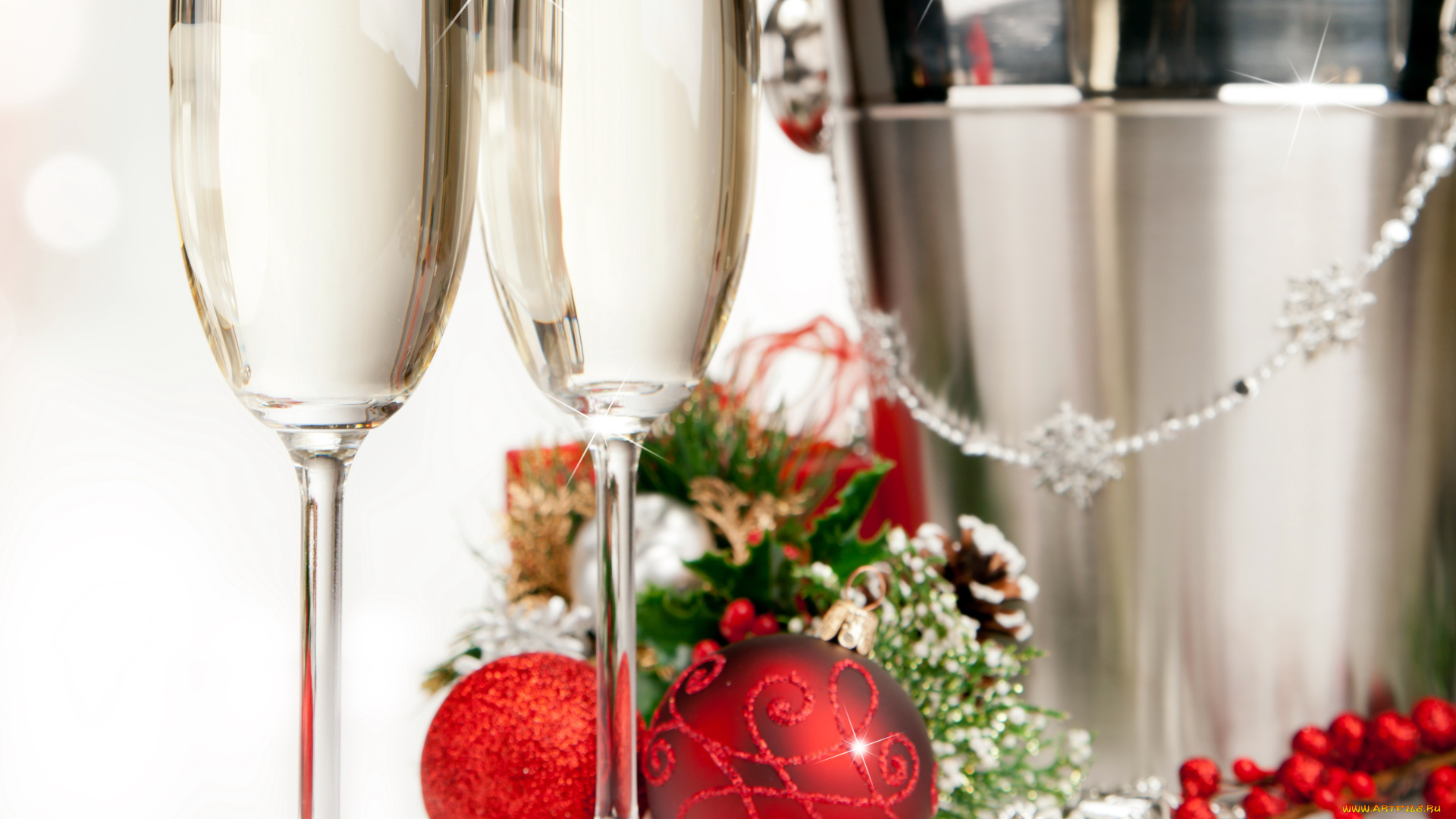 праздничные, угощения, шарики, бутылка, ведерко, бокалы, шампанское