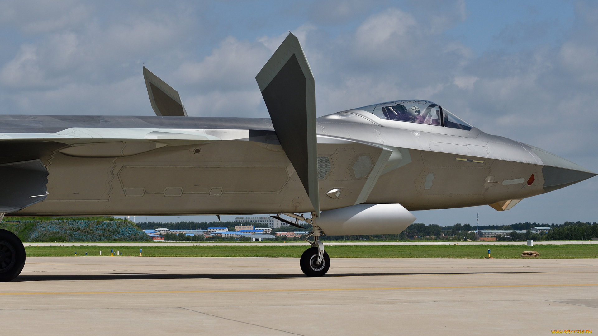 авиация, боевые, самолёты, военный, самолет, ввс, ноак, чэнду, j20, военная, машина, пилот, вид, сбоку, облака, закрылки, аэродром