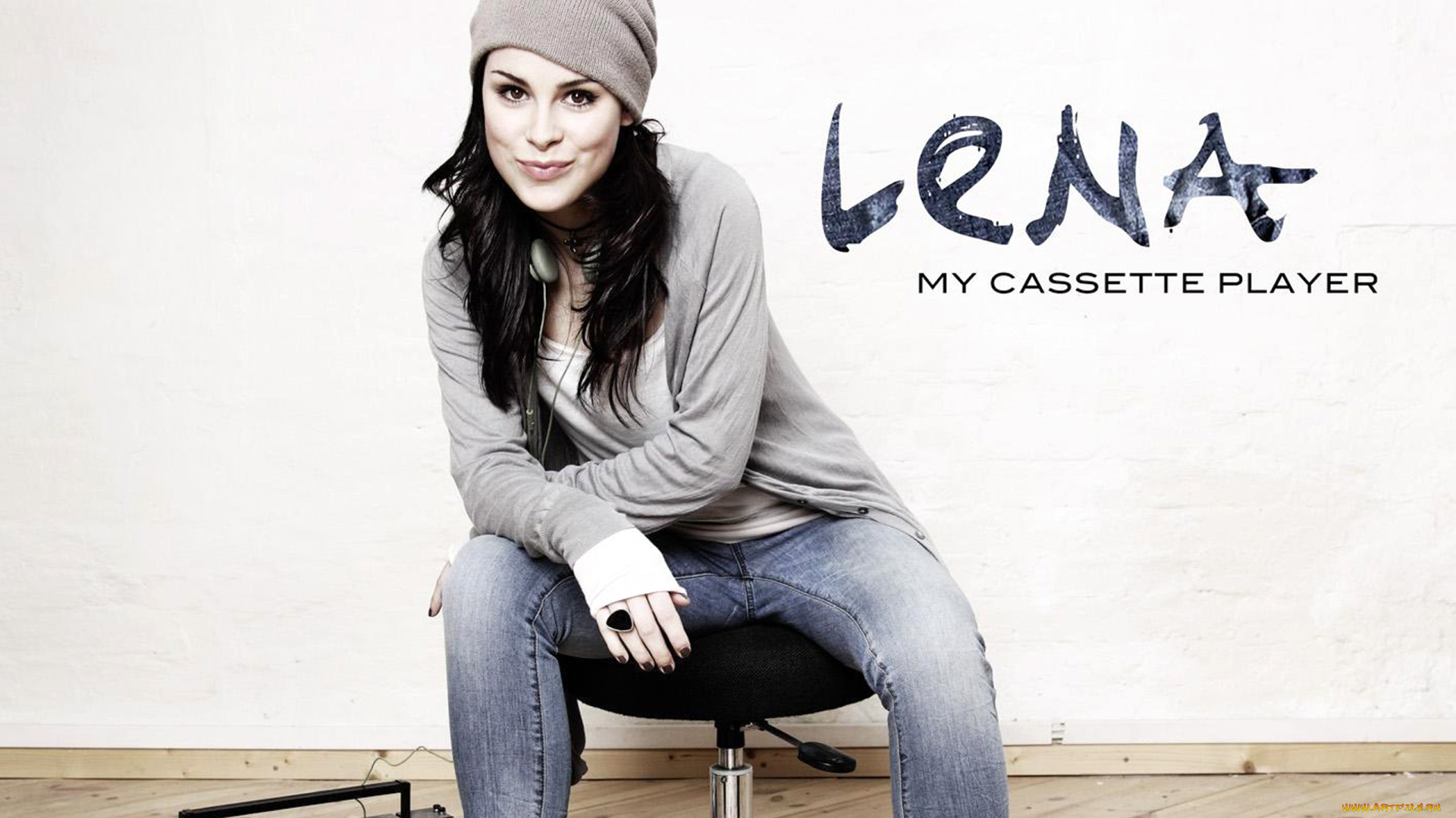музыка, lena, meyer-landrut, брюнетка, шапка, джинсы, стул, магнитофон