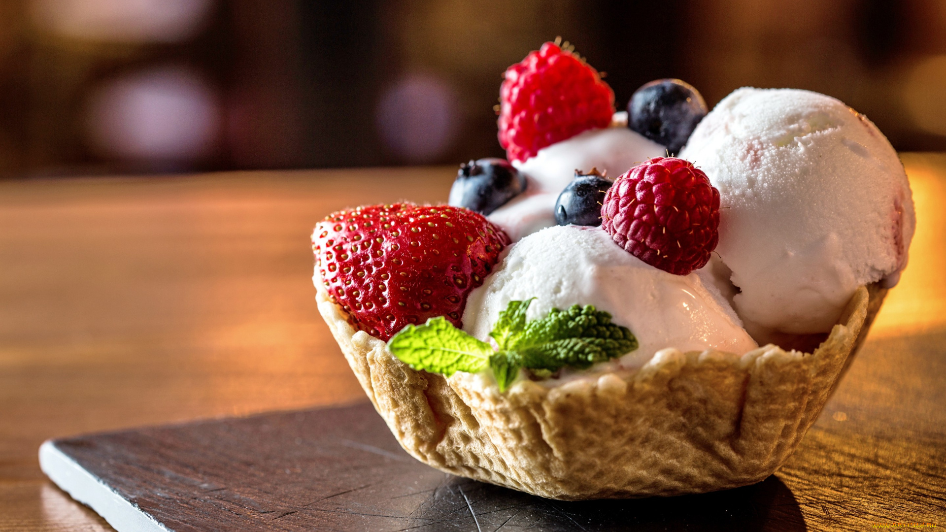 еда, мороженое, , десерты, ice, cream, sweet, dessert, delicious, yammy, berries, raspberry, десерт, сладкое, малина, клубника, ежевика, ягоды, корзинка, вафля