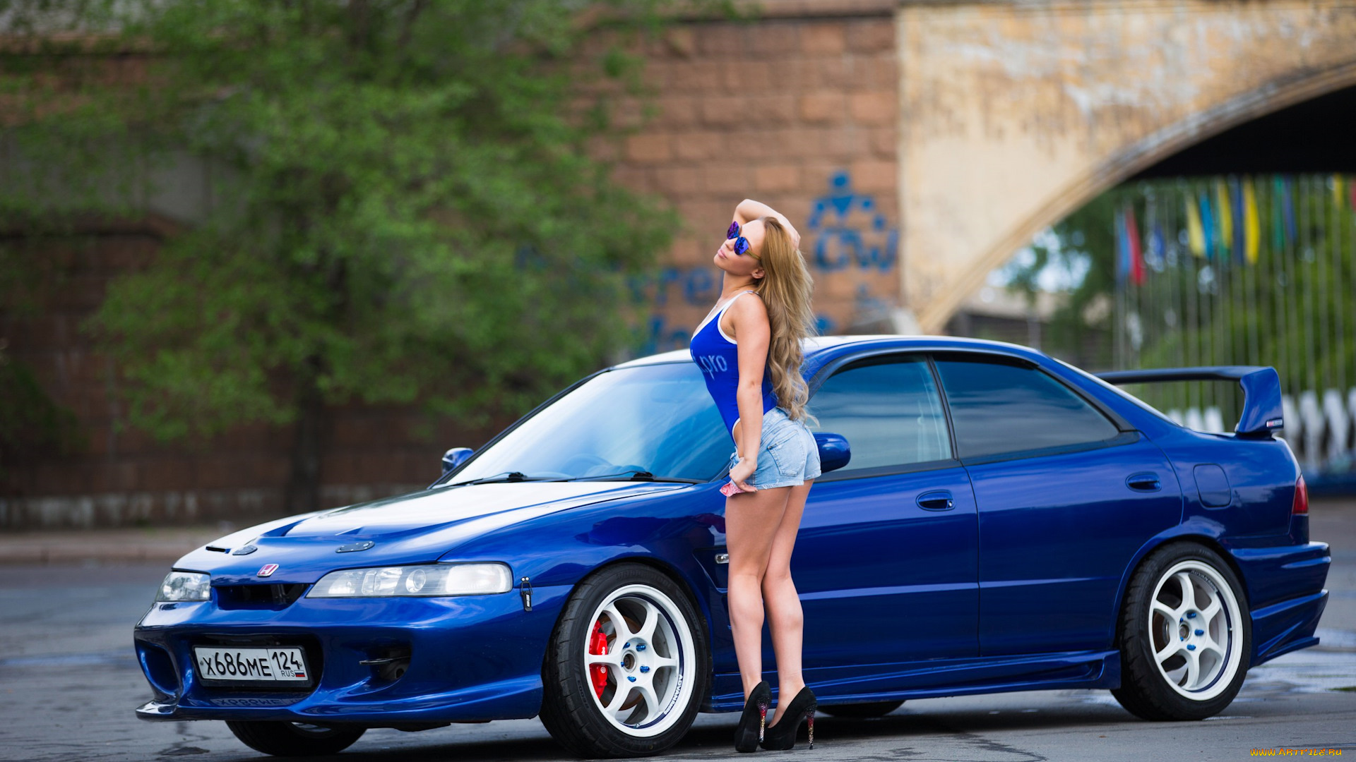 девушка, и, авто, автомобили, -авто, с, девушками, девушка, женщина, шатенка, темноволосая, сексуальная, модель, звезда, позирует, разная, обувь, верхняя, стильная, одежда, нижнее, эротическое, бельё, трусы, лифчик, колготки, чулки, аксессуары, макияж, и, множество, элементов, на, фотографии