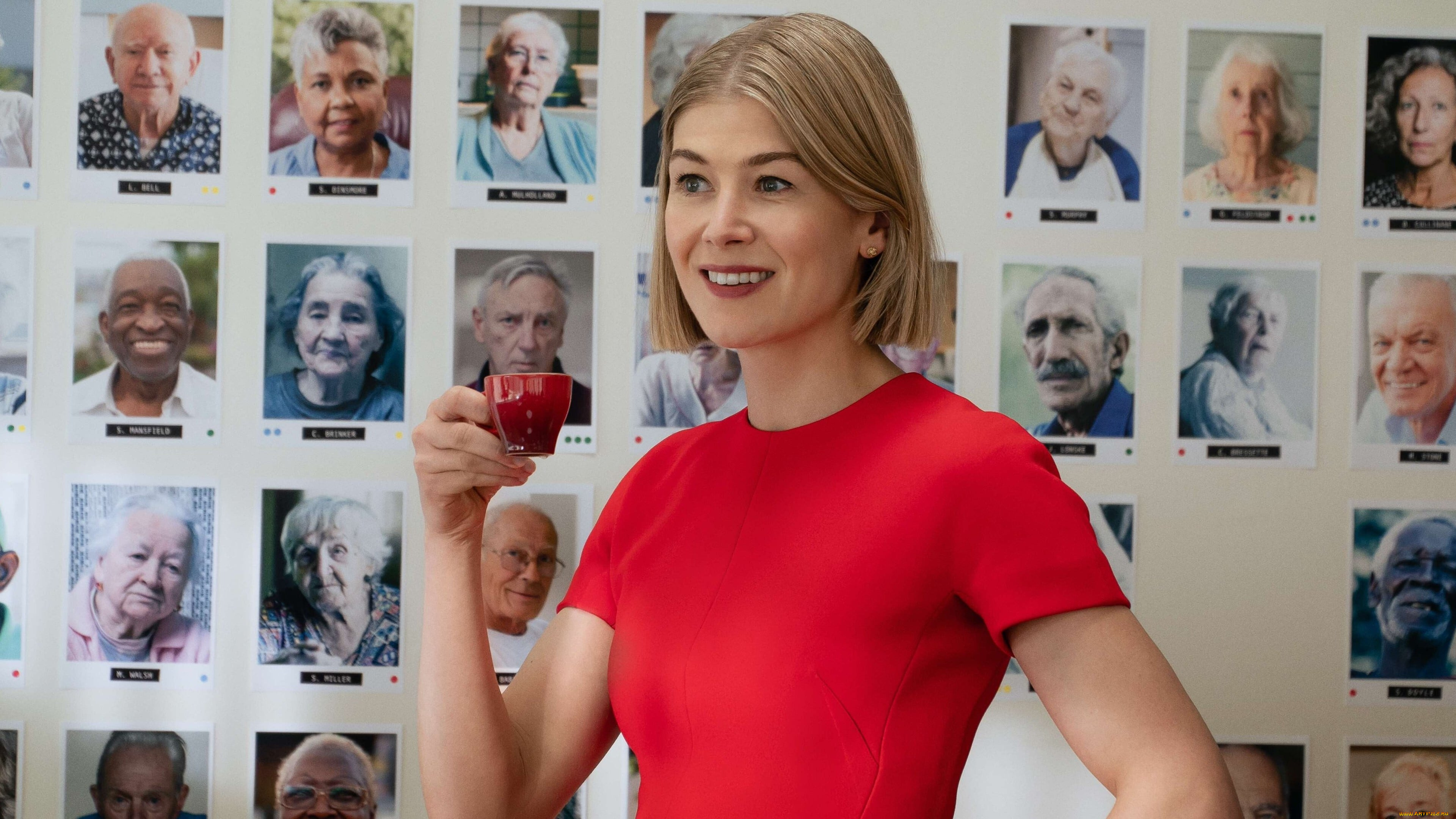 i, care, a, lot, , , 2021, , кино, фильмы, i, care, a, lot, аферистка, триллер, комедия, криминал, pозамунд, пайк, marla, grayson