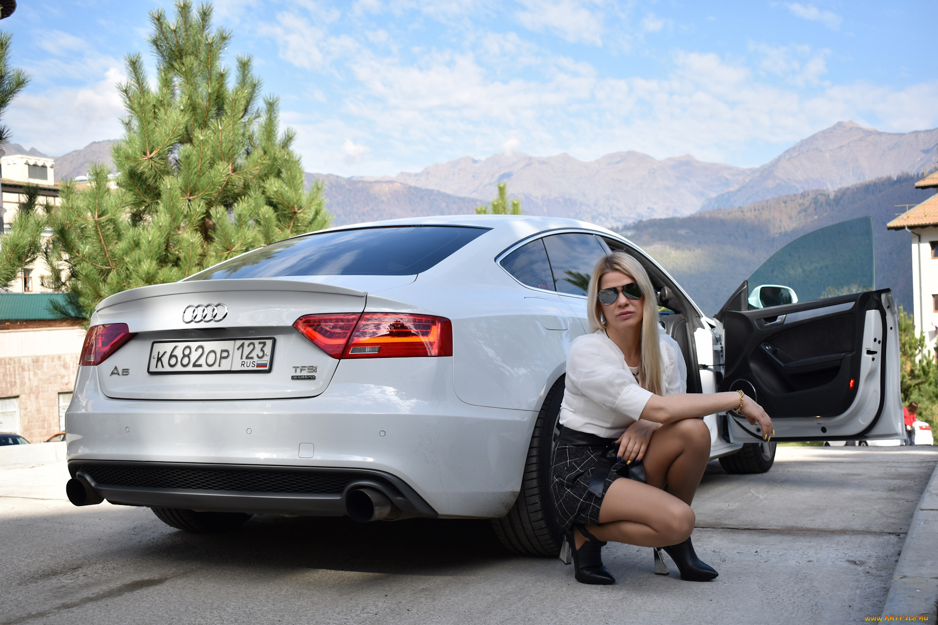 девушка, и, авто, автомобили, -авто, с, девушками, девушка, женщина, блондинка, светловолосая, сексуальная, модель, звезда, позирует, разная, обувь, верхняя, стильная, одежда, нижнее, эротическое, бельё, трусы, лифчик, колготки, чулки, аксессуары, макияж, и, множество, элементов, на, фотографии