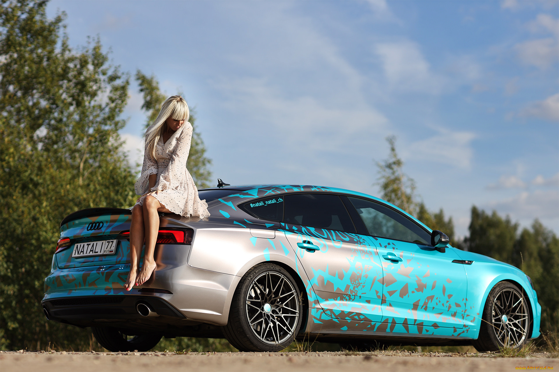 девушка, и, авто, автомобили, -авто, с, девушками, девушка, женщина, блондинка, светловолосая, сексуальная, модель, звезда, позирует, разная, обувь, верхняя, стильная, одежда, нижнее, эротическое, бельё, трусы, лифчик, колготки, чулки, аксессуары, макияж, и, множество, элементов, на, фотографии