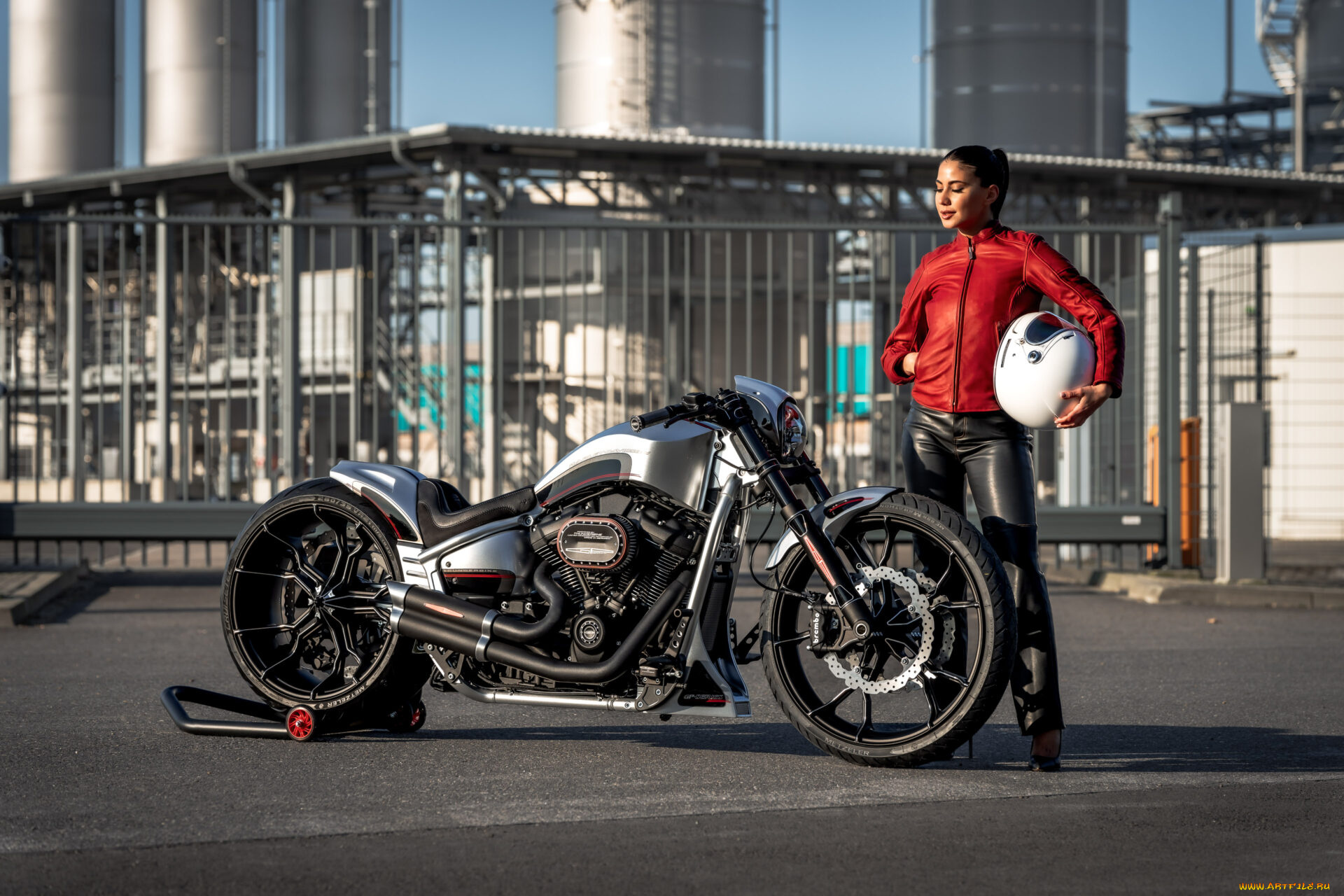 девушка, и, мотоцикл, мотоциклы, мото, с, девушкой, девушка, женщина, брюнетка, темноволосая, сексуальная, модель, звезда, позирует, разная, обувь, верхняя, стильная, одежда, нижнее, эротическое, бельё, трусы, лифчик, колготки, чулки, аксессуары, макияж, и, множество, элементов, на, фотографии