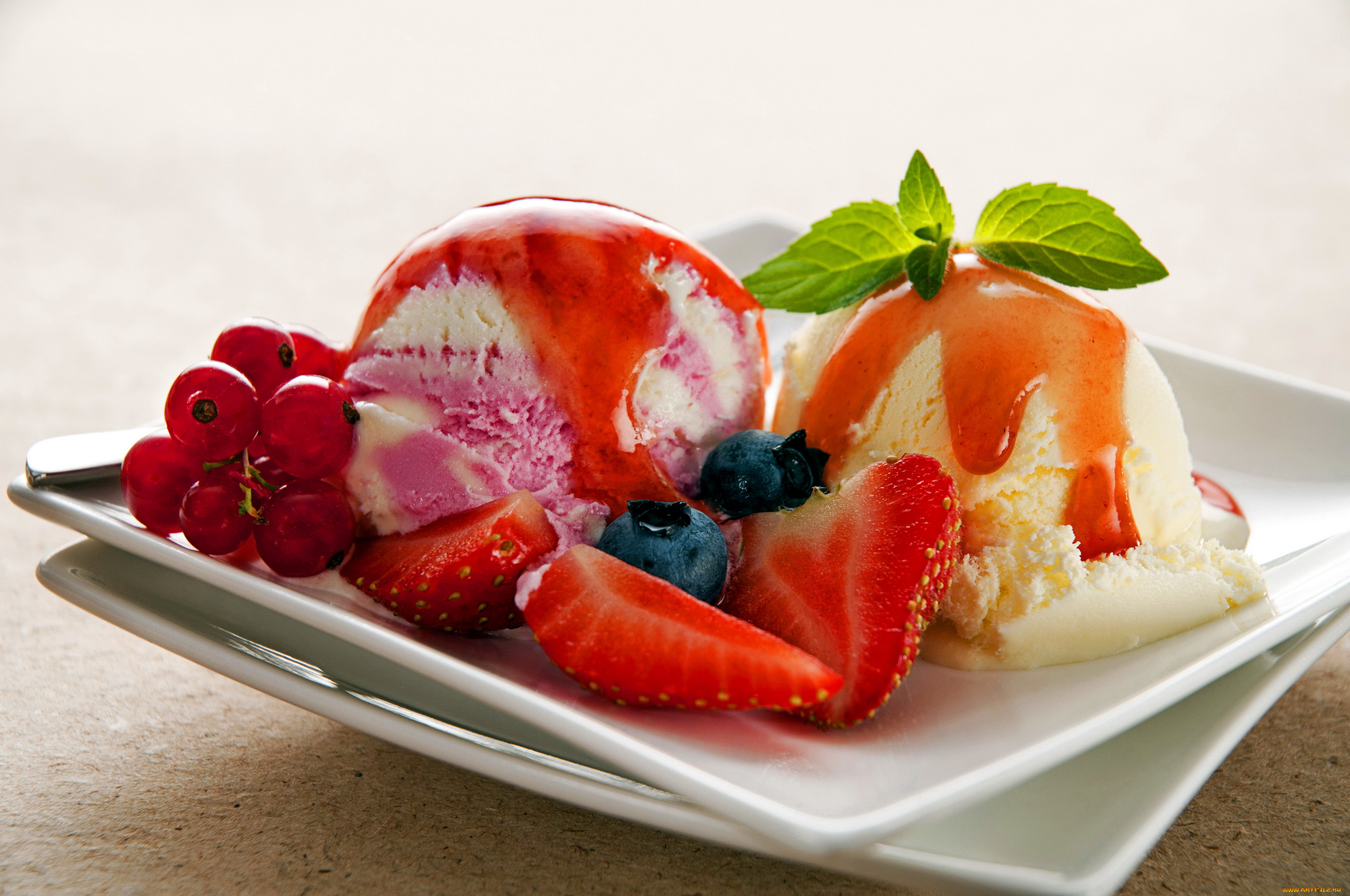еда, мороженое, , десерты, смородина, клубника, сироп, мята