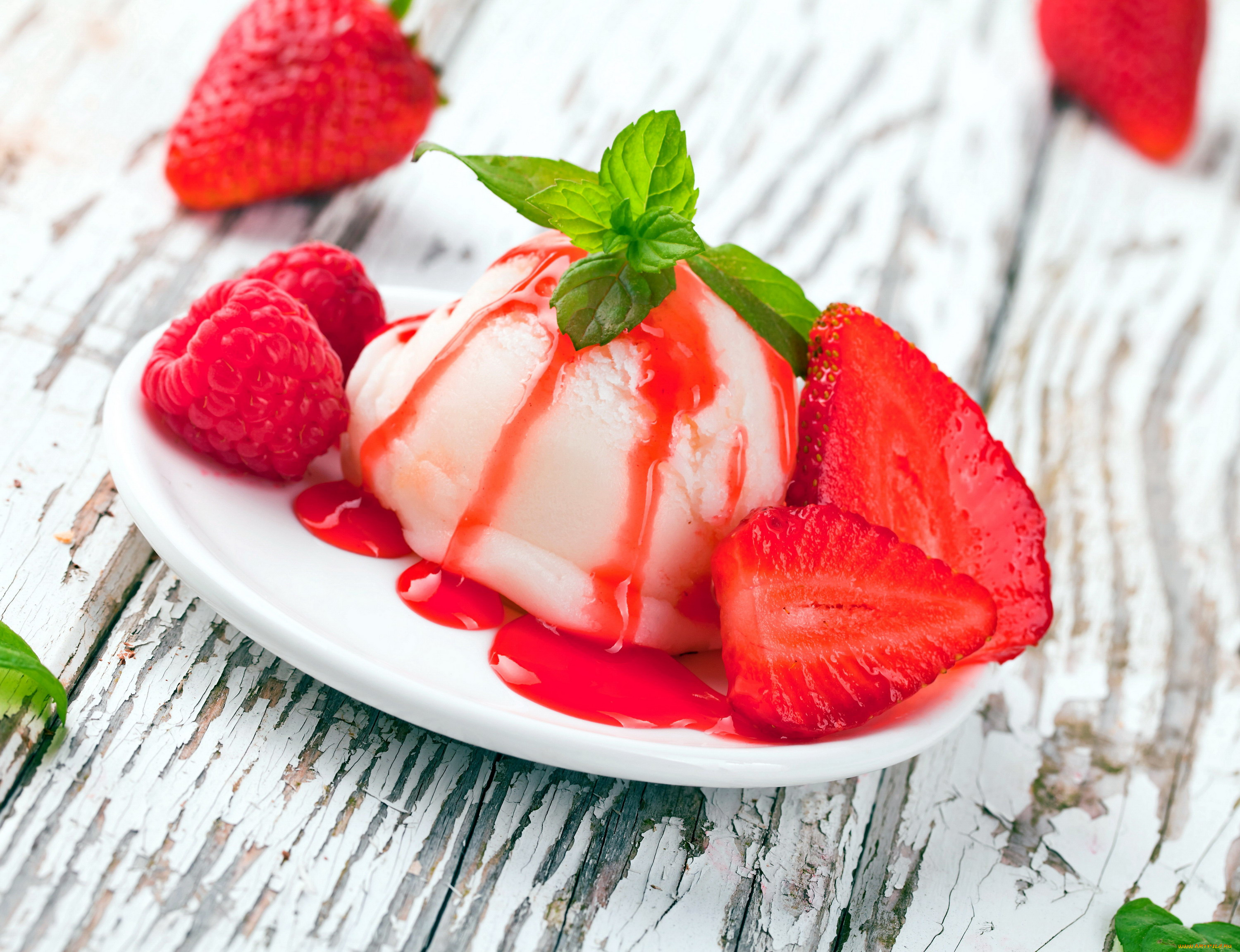 еда, мороженое, , десерты, малина, клубника, мята, сироп