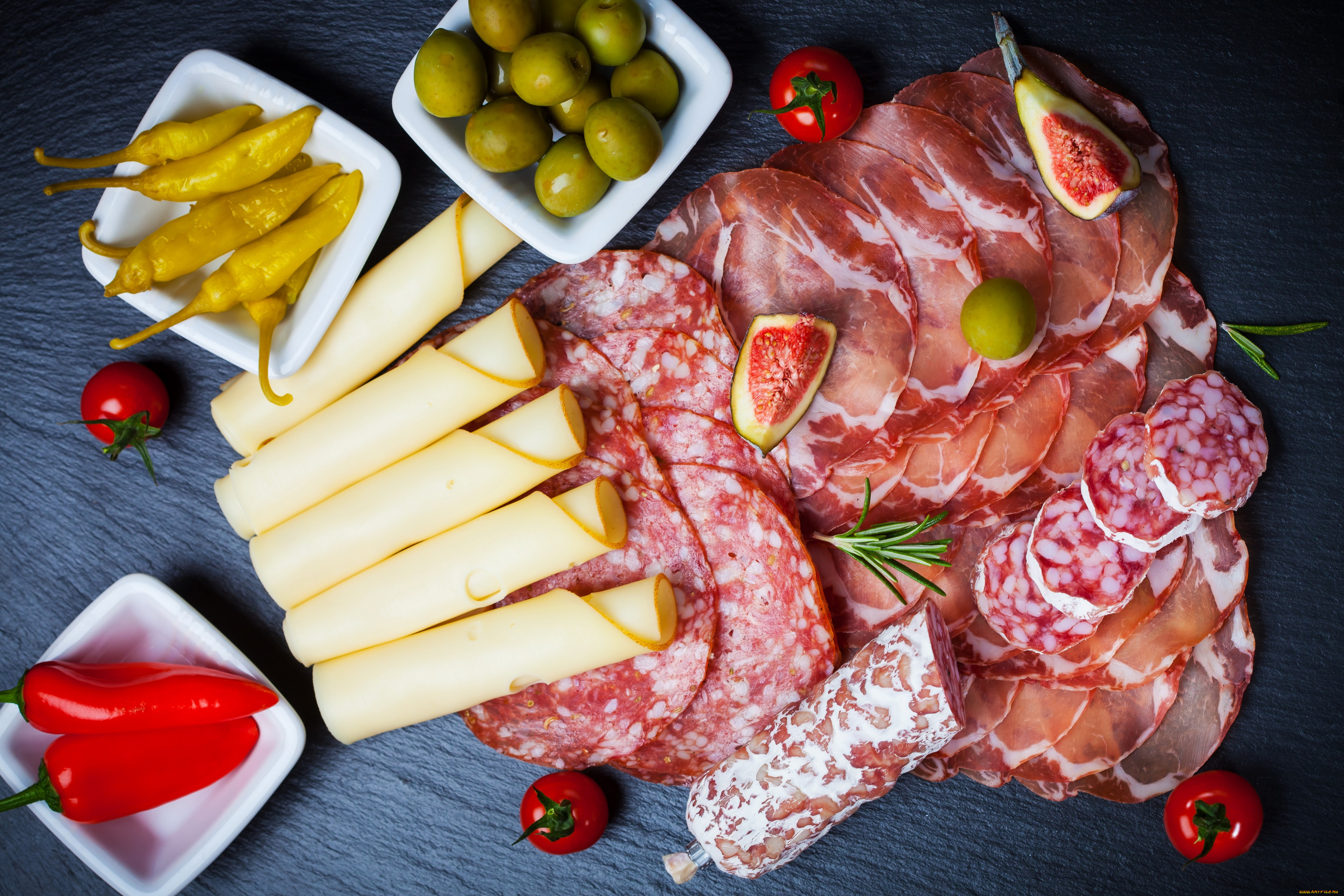 еда, разное, колбасная, нарезка, сыр, зелень, ассорти, лук, перец, инжир, помидоры