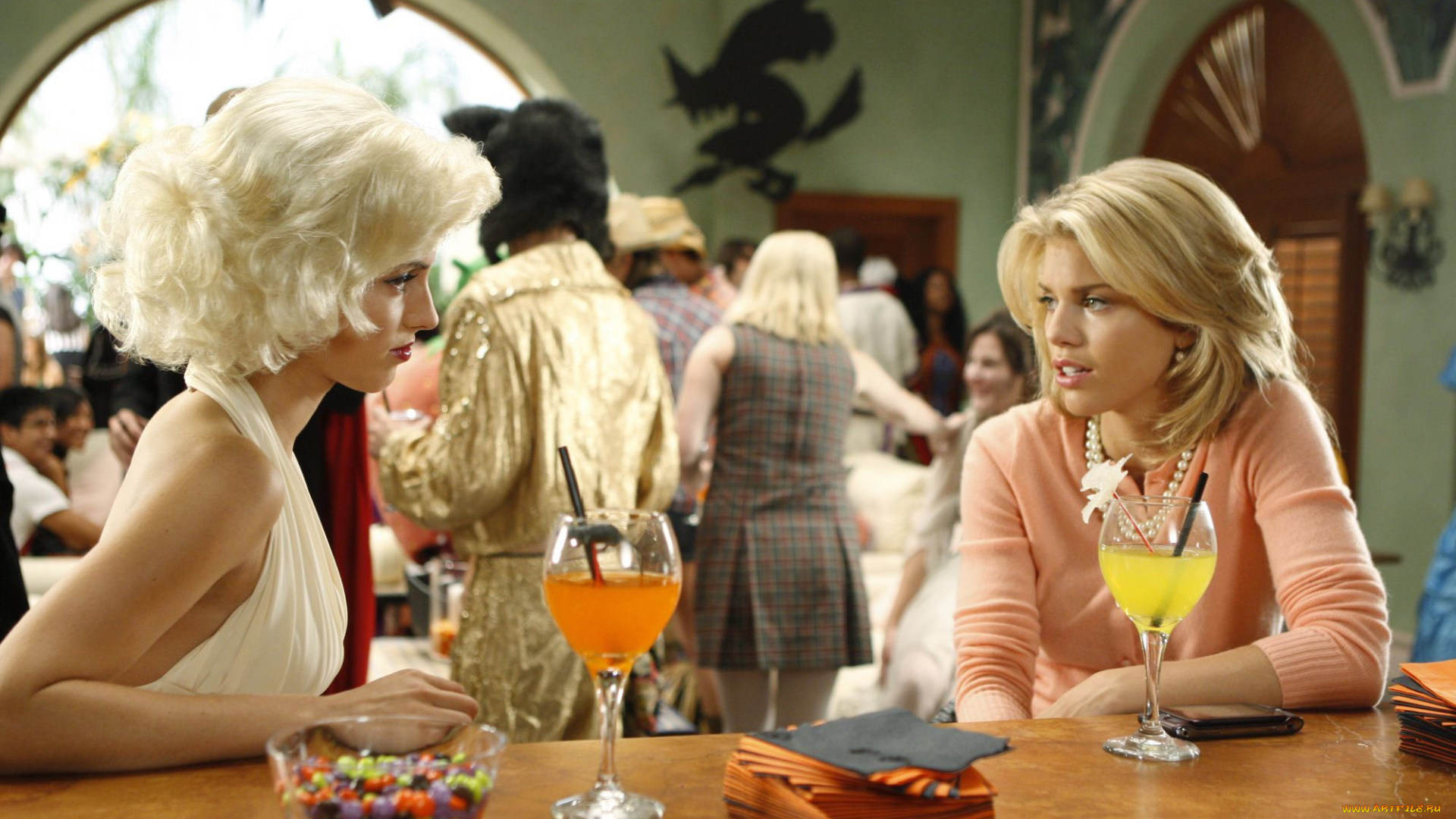 кино, фильмы, 90210, костюм, вечеринка, беверли, хилз, блондинки, бар, разговор, наоми, кларк