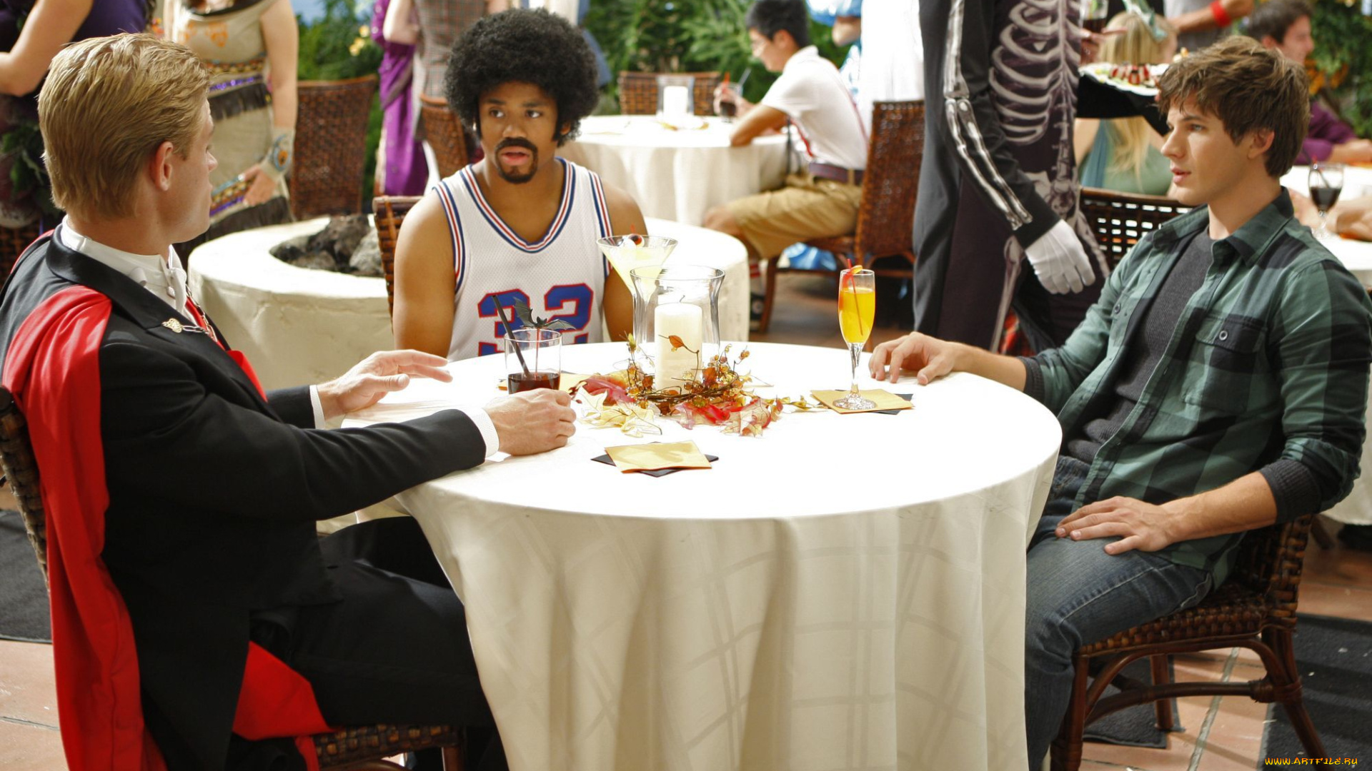 кино, фильмы, 90210, лиам, курт, парни, стол, беверли, хилз, разговор, костюмы, тэдди, монтгомери