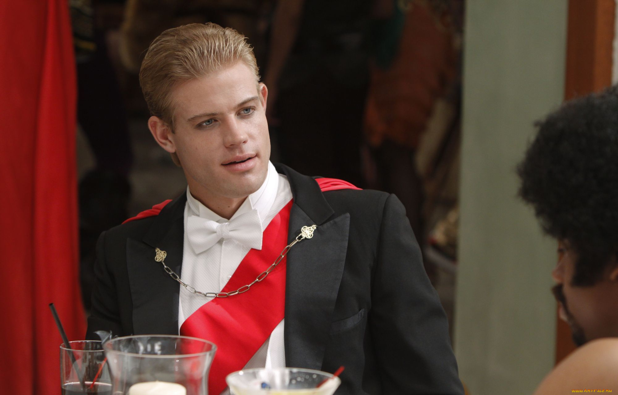 кино, фильмы, 90210, диван, блондинка, картины, окно, каблуки, свет, бутылка, бокал, вино, стол