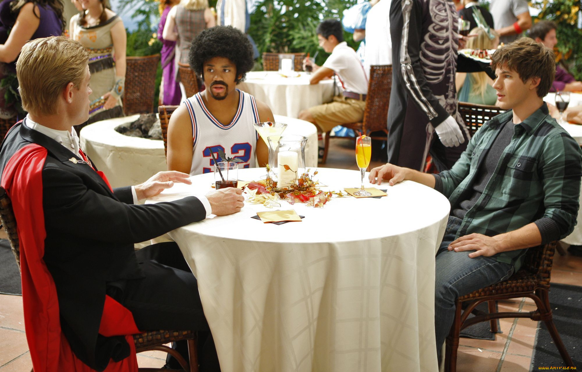 кино, фильмы, 90210, лиам, курт, парни, стол, беверли, хилз, разговор, костюмы, тэдди, монтгомери