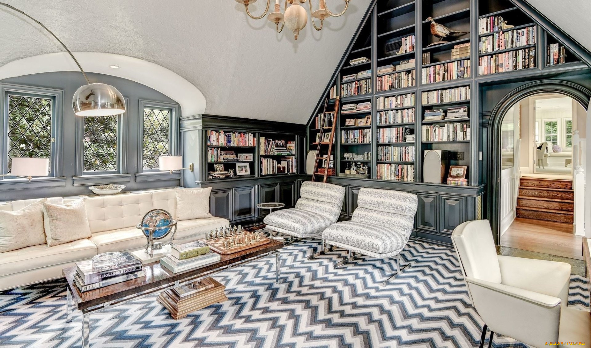 интерьер, гостиная, диван, глобус, книжный, шкаф