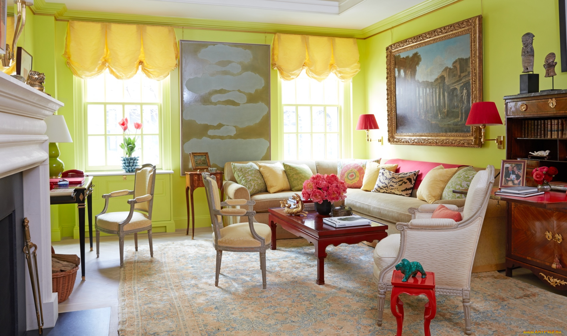 интерьер, гостиная, диван, подушки, книжный, шкаф