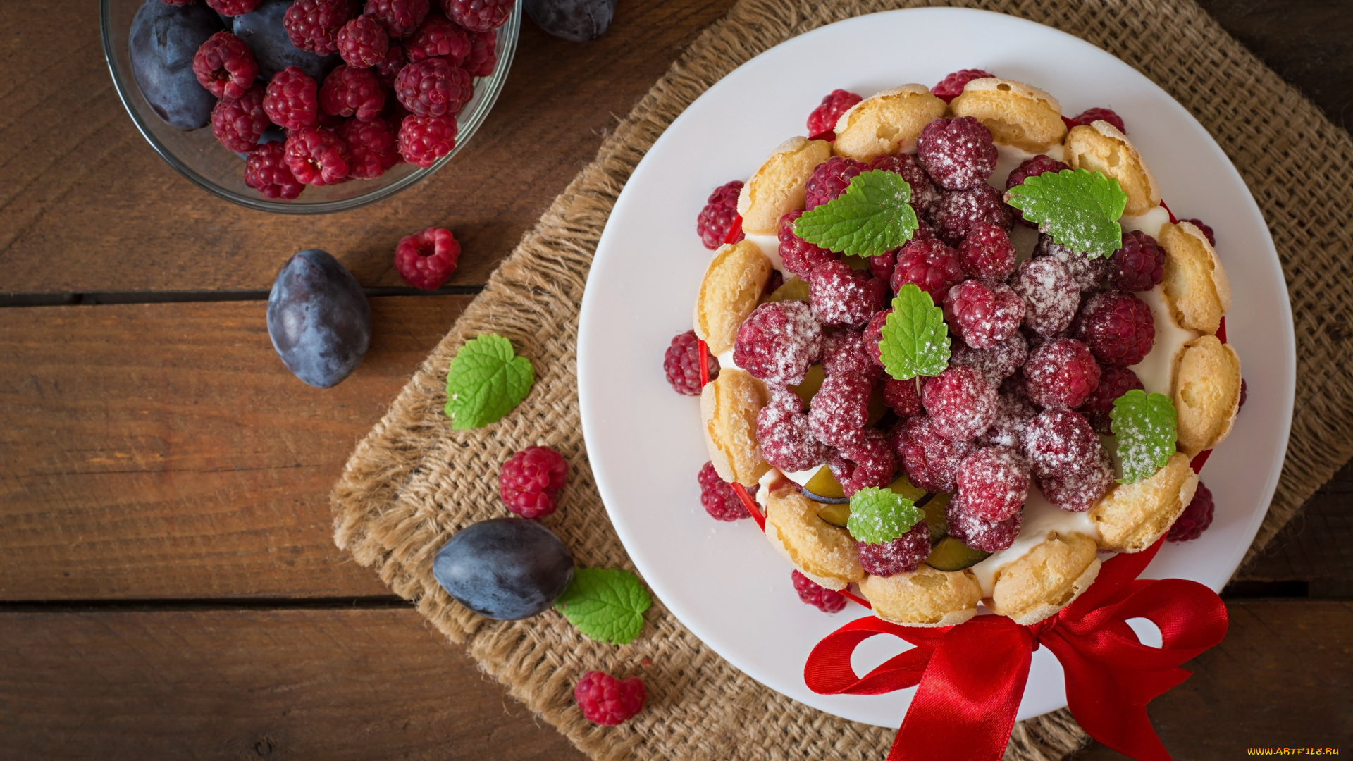 еда, торты, сливы, малина, торт, печенье, савоярди, лента, красная, бант