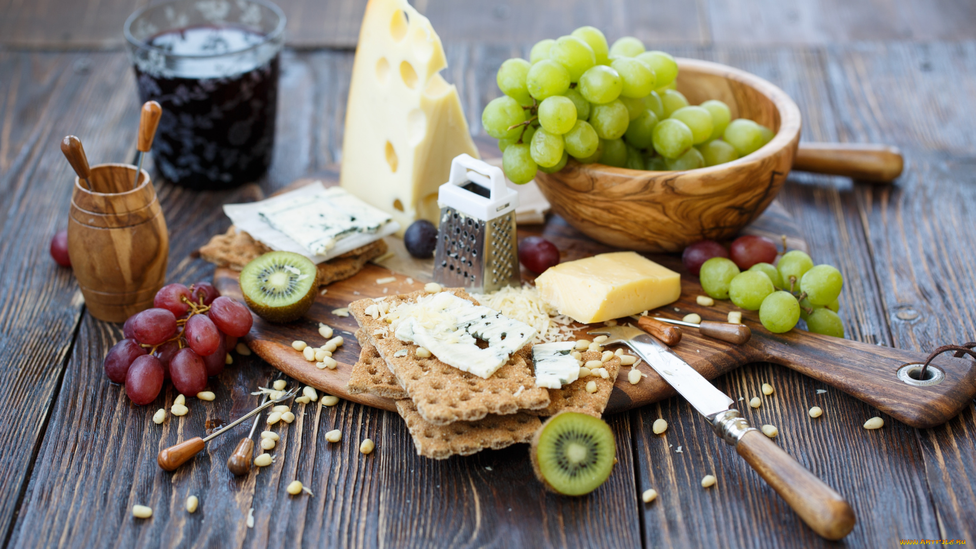 еда, натюрморт, киви, сыр, нож, тёрка, хлебцы, виноград