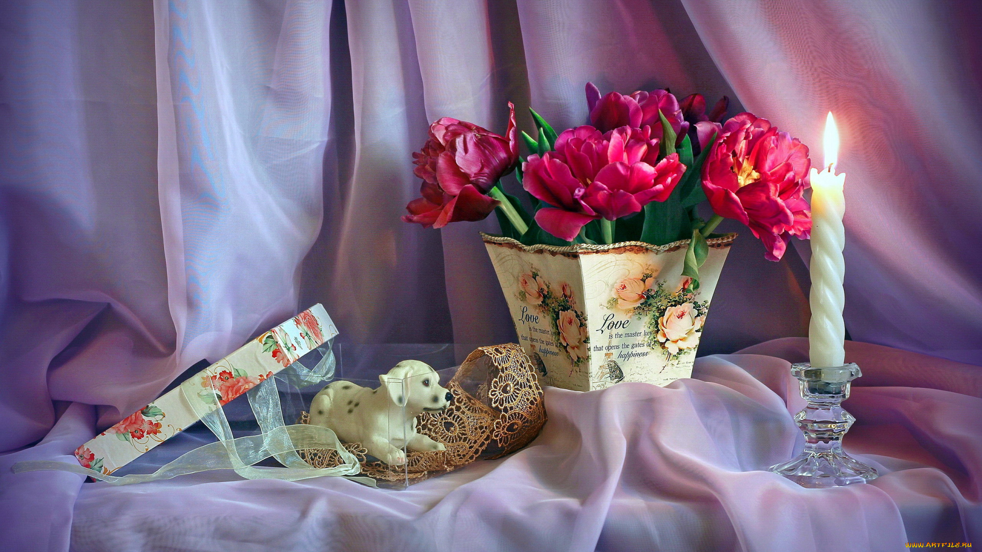 цветы, тюльпаны, кружево, статуэтка, свеча, ваза