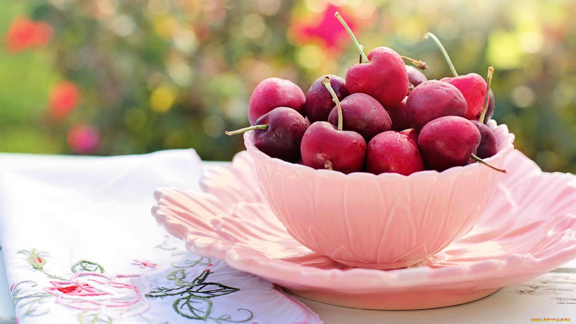еда, вишня, , черешня, чашка, черешня, пиала, миска, салфетка, стол, фон, природа, сад, тарелка, дача, блюдце, вкусно, композиция, ягоды, завтрак, боке