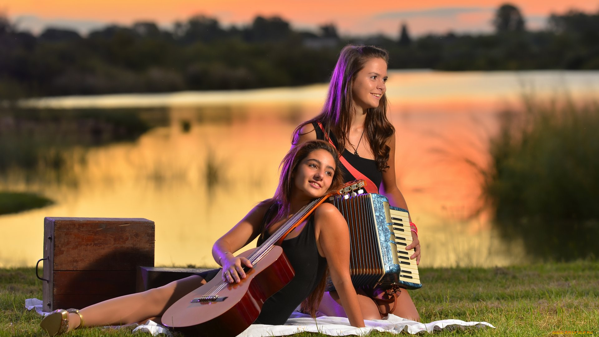 музыка, -другое, взгляд, девушка, гитара, баян, природа, водоем, двое