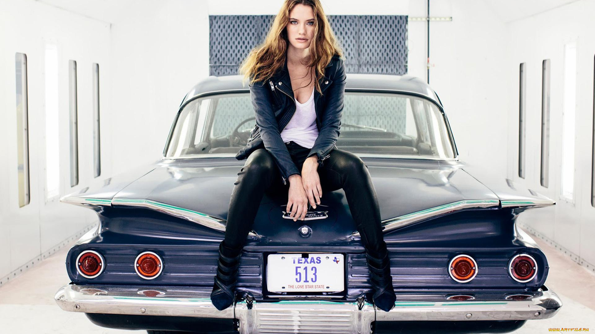 девушки, sam, perry, шатенка, куртка, штаны, машина