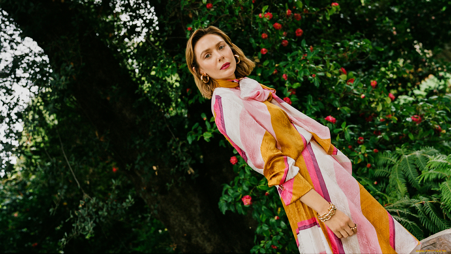 девушки, elizabeth, olsen, cтиль, девушка, актриса, элизабет, олсен, красные, цветы, зеленые, листья, платье, чейз