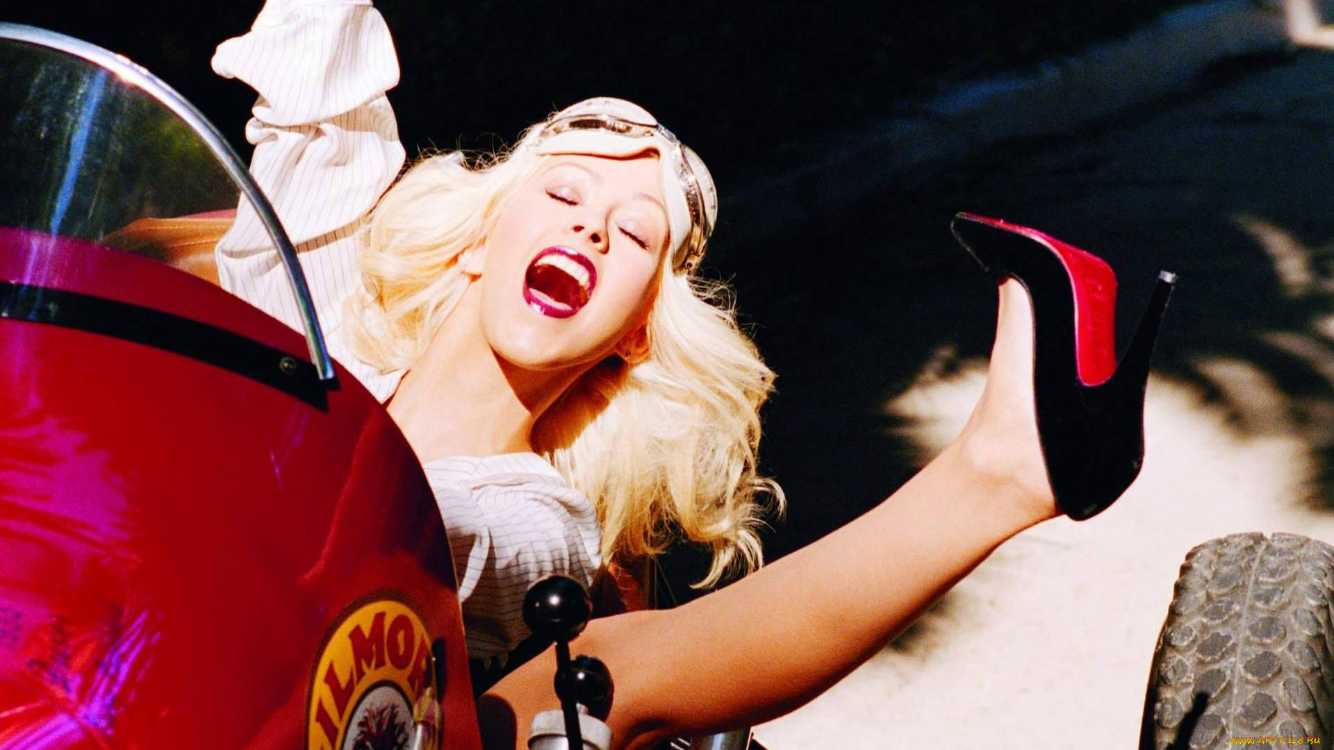 музыка, christina, aguilera, певица, блондинка, каблуки, машина