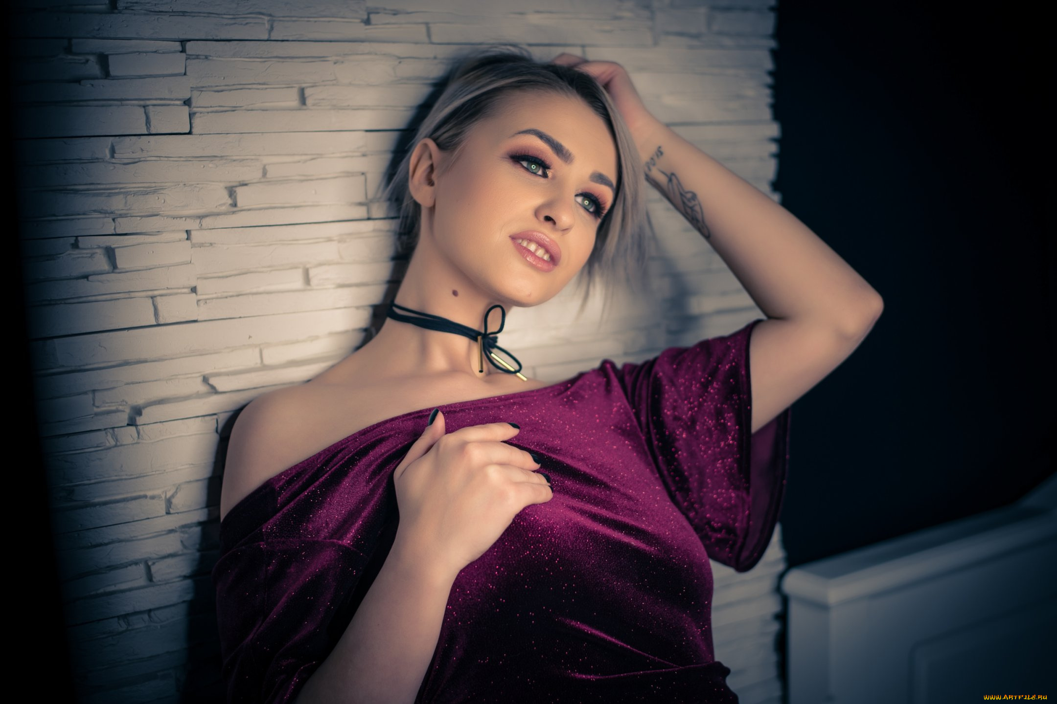 kylie, jones, девушки, девушка, женщина, блондинка, светловолосая, сексуальная, модель, звезда, позирует, разная, обувь, верхняя, стильная, одежда, нижнее, эротическое, бельё, трусы, лифчик, колготки, чулки, аксессуары, макияж, и, множество, элементов, на, фотографии