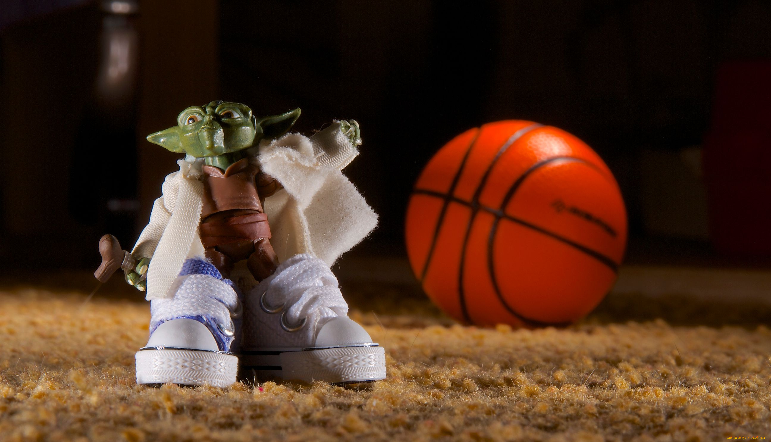 разное, игрушки, кеды, мяч, гремлин