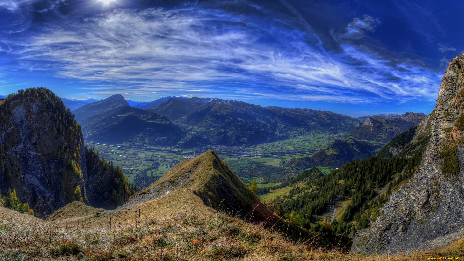 природа, горы, леса, тропинка, трава, изгородь, облака, панорама