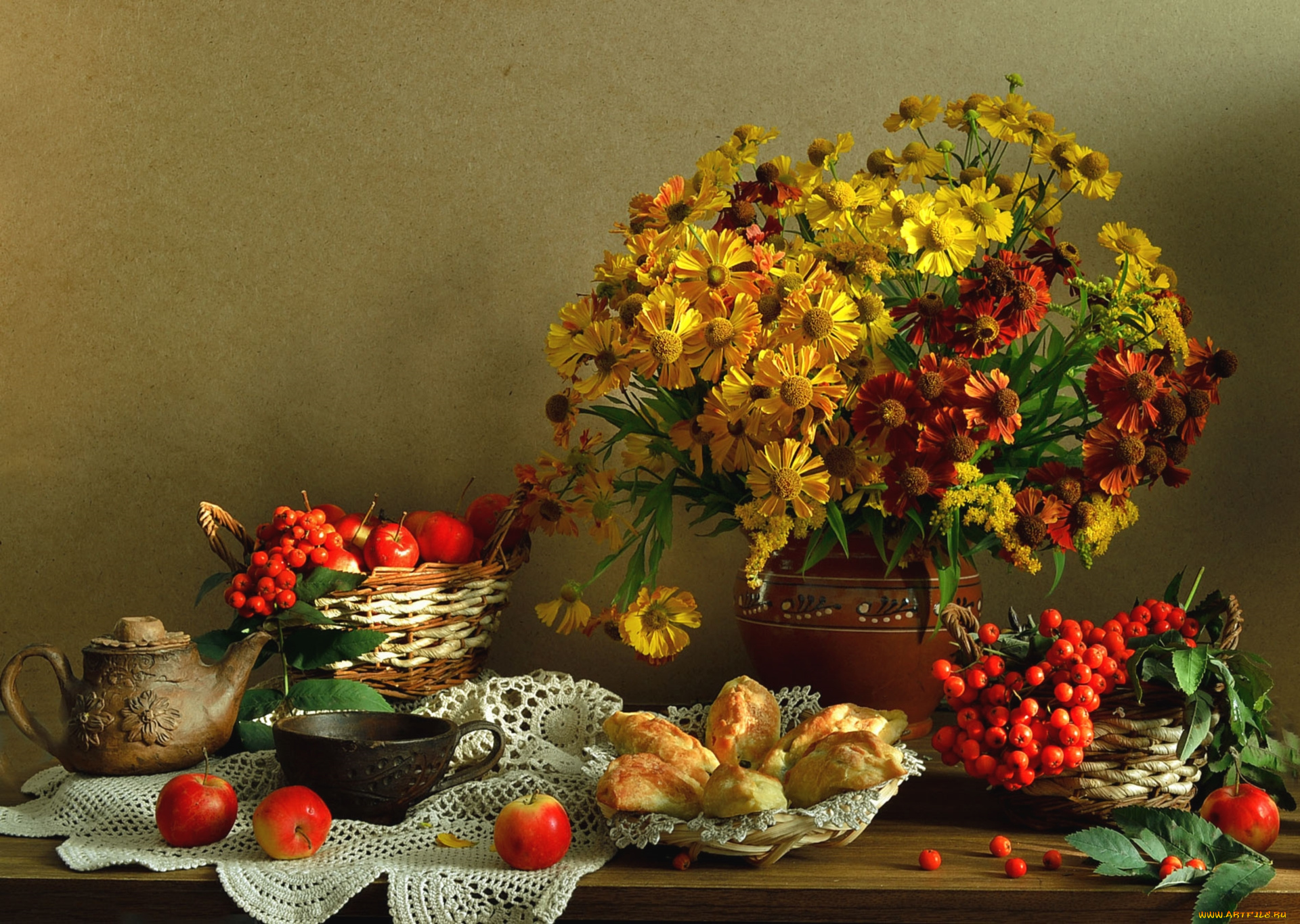 еда, натюрморт, пирожки, яблоки, рябина, гелениум