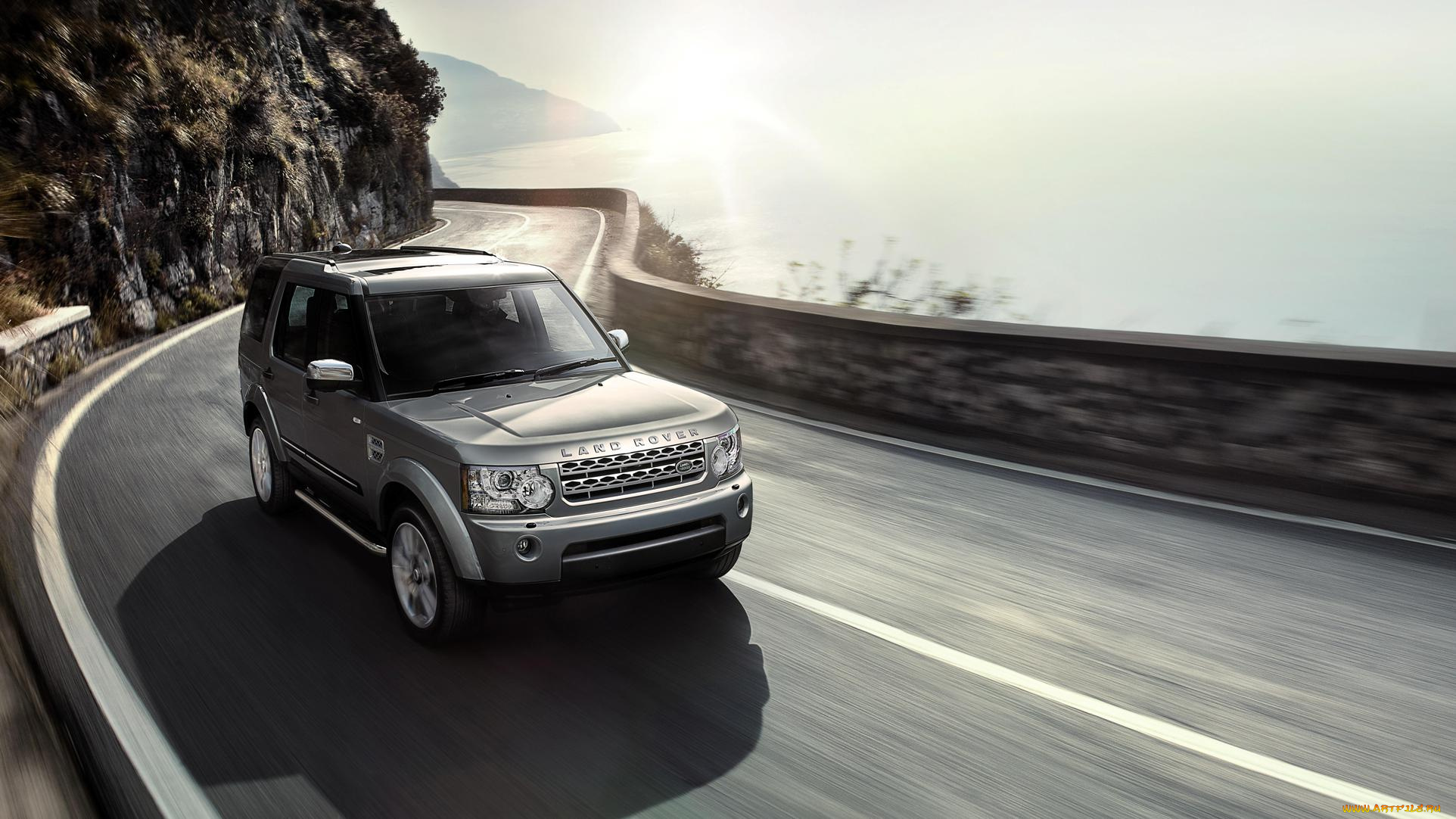 автомобили, land-rover, лэнд, ровер, трасса, шоссе, дорога, поворот, джип, серебристый, горы, обрыв