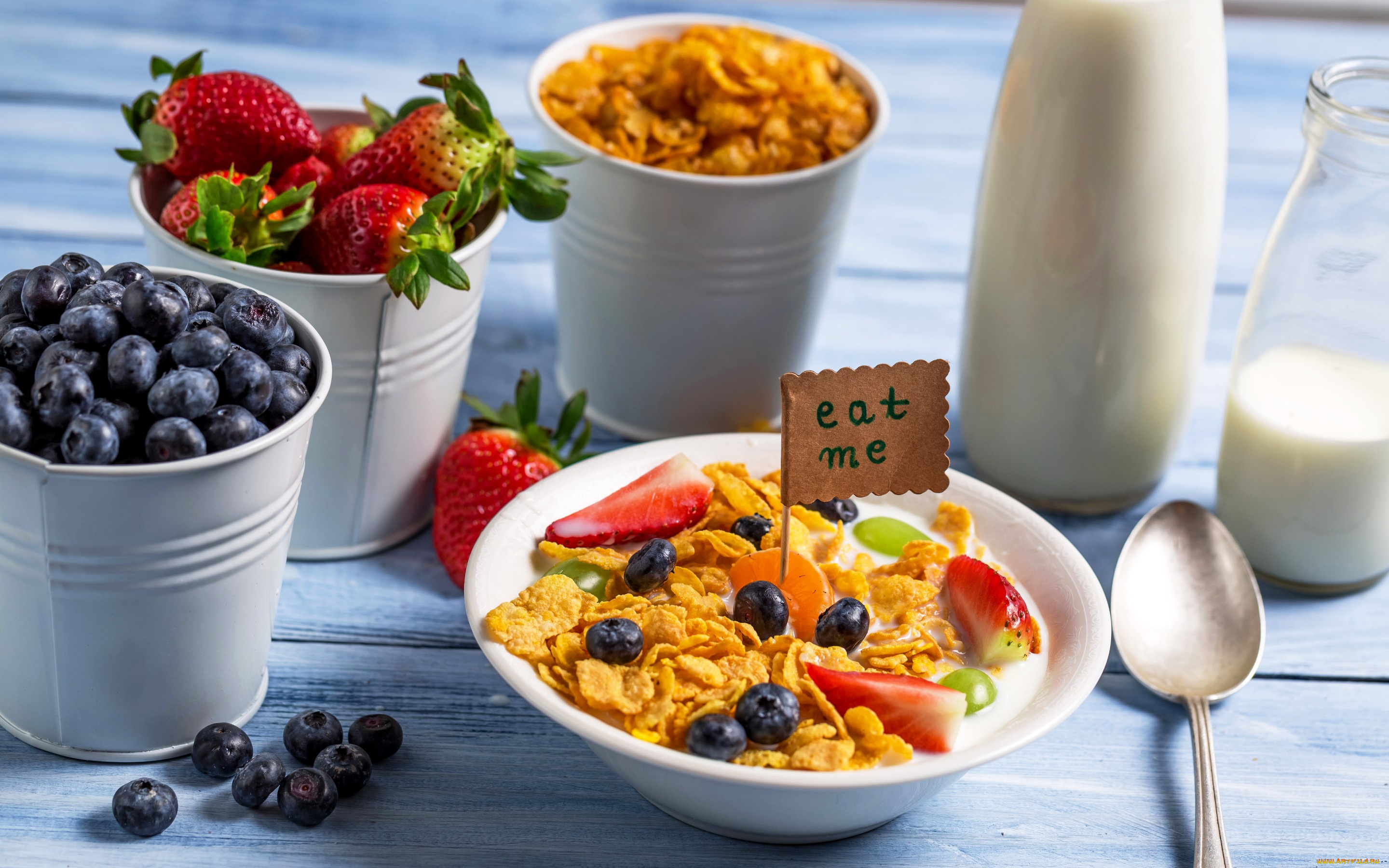 еда, мюсли, , хлопья, черника, клубника, молоко, хлопья, завтрак