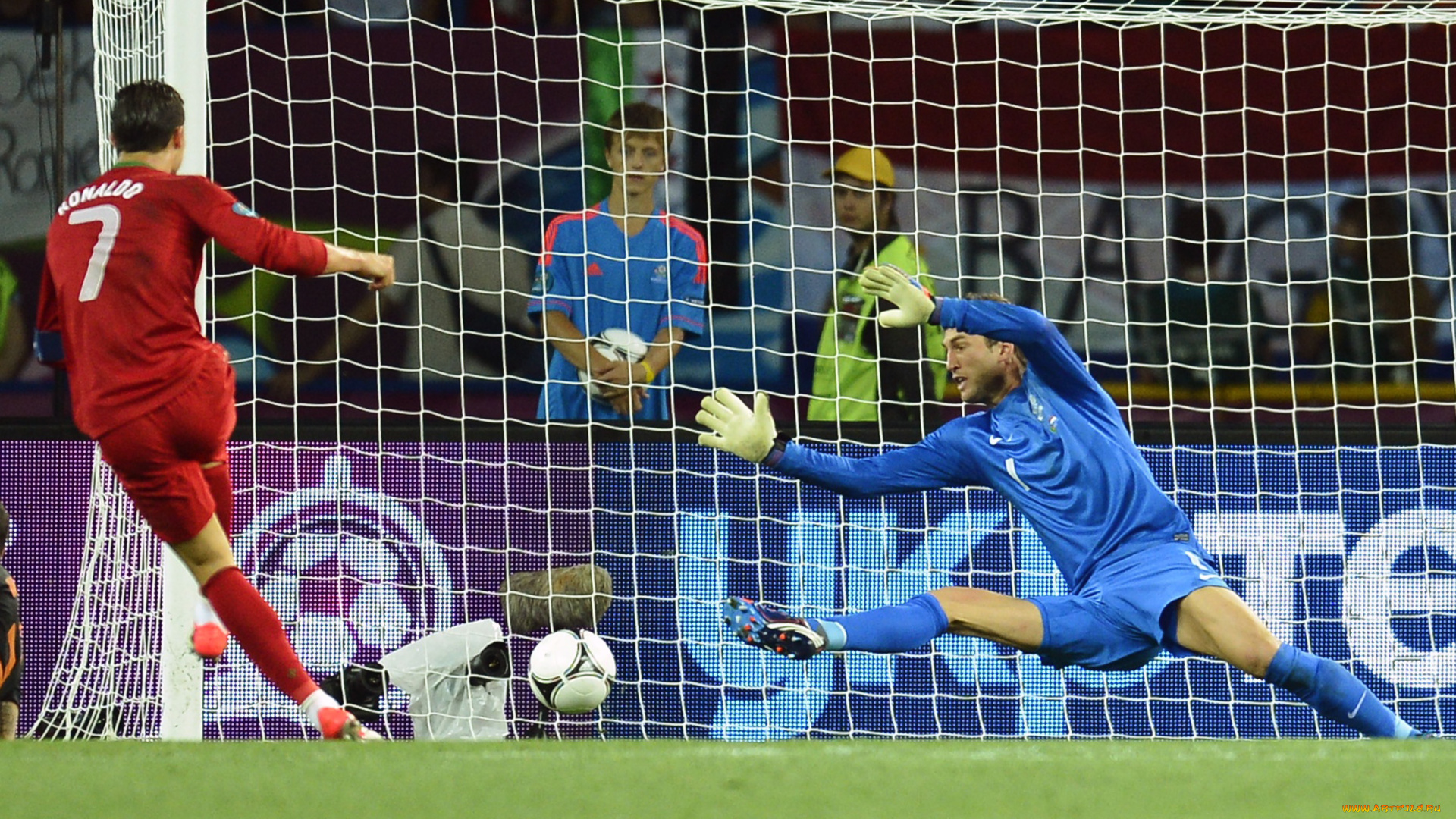 спорт, футбол, вратарь, ворота, гол, рональдо, мяч