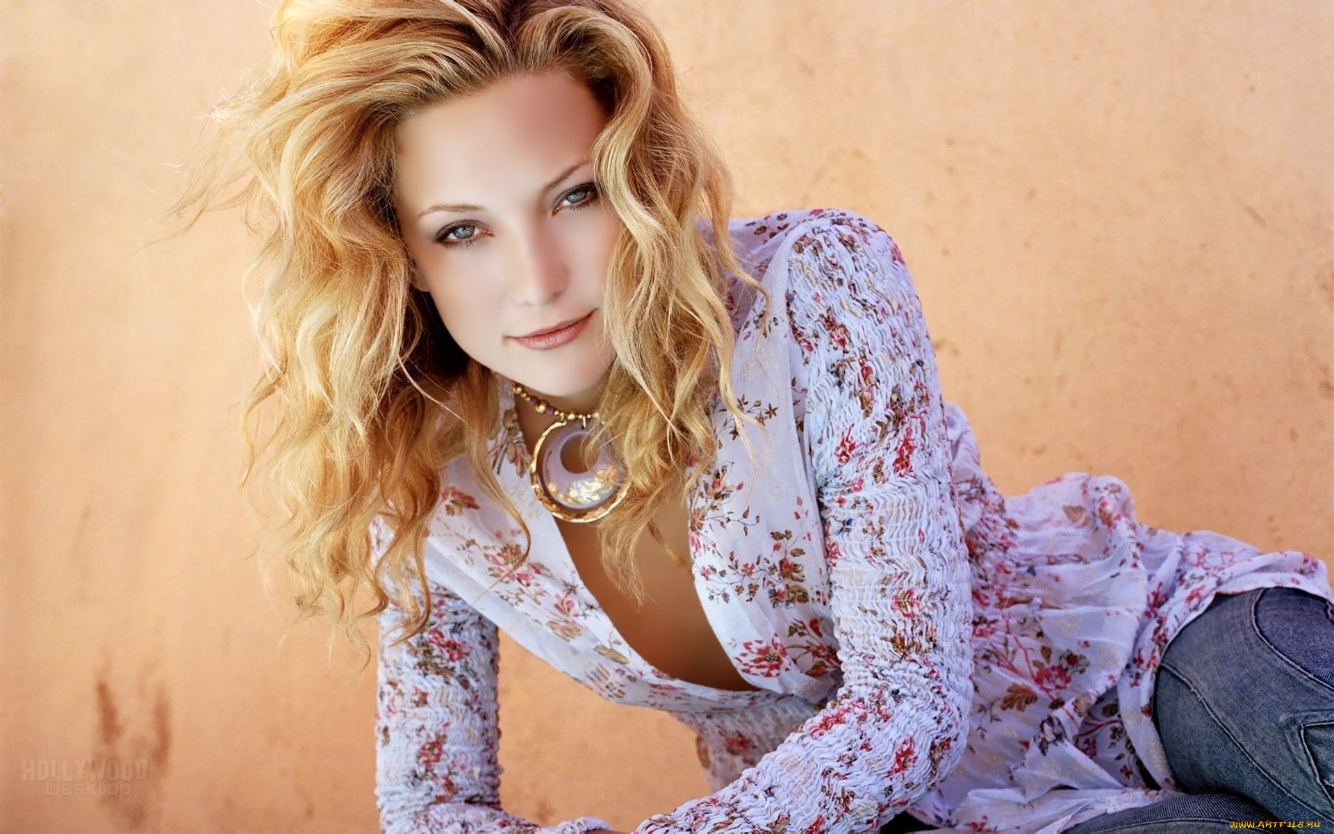 девушки, kate, hudson, блондинка, актриса, джинсы, блузка, колье