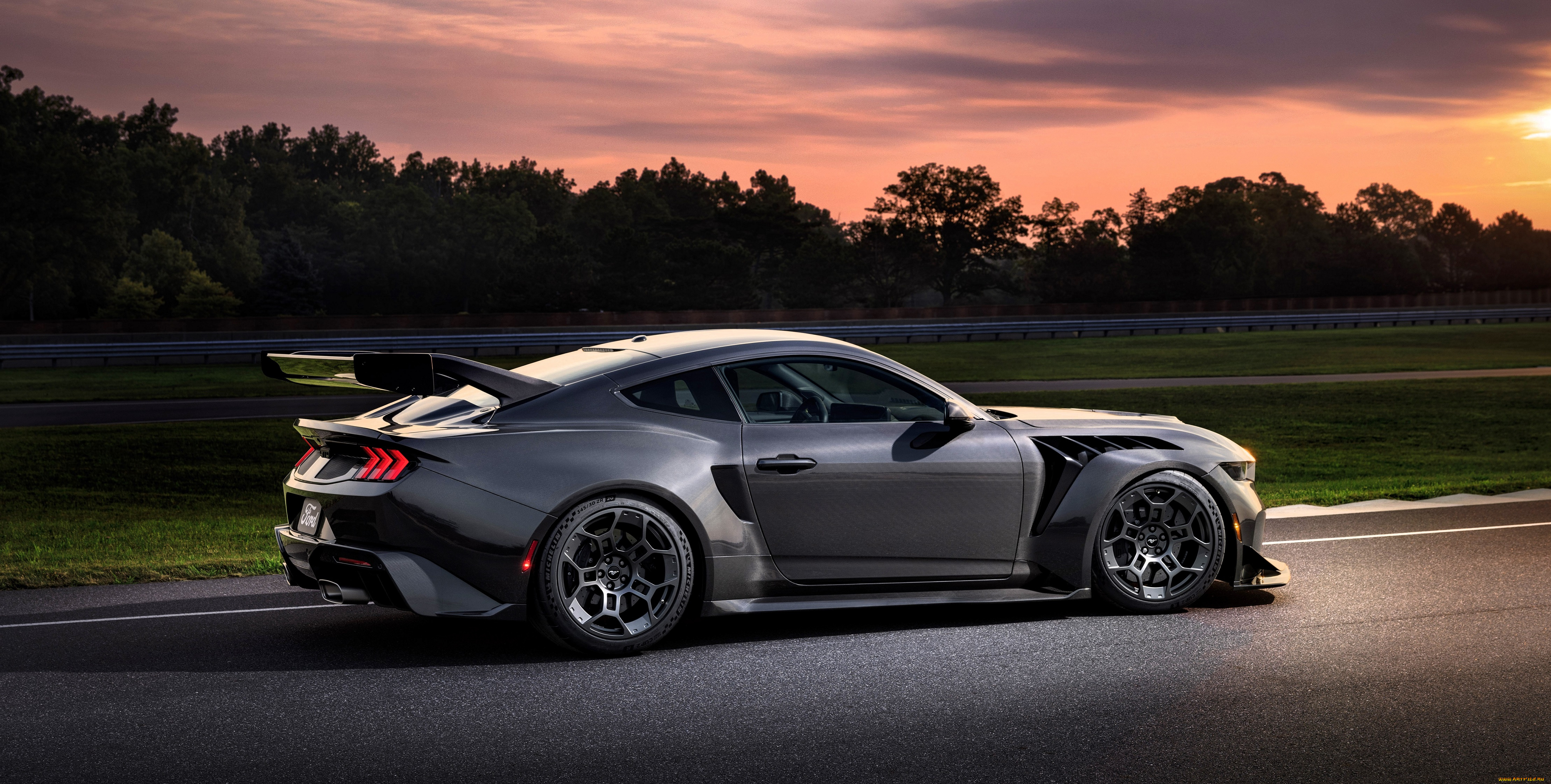 автомобили, mustang, серый, дорога, трасса, шоссе, деревья, закат