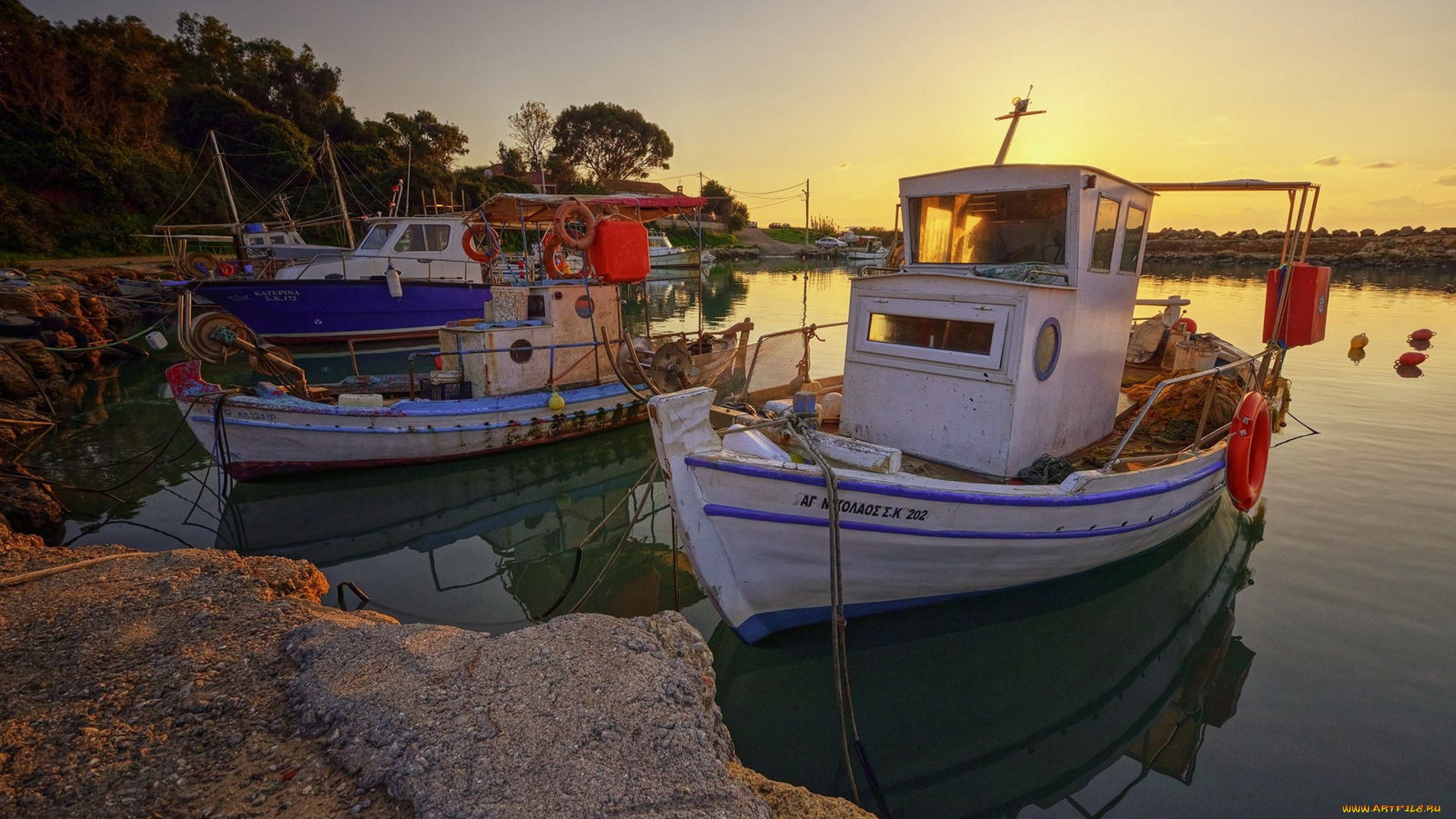 корабли, разные, вместе, река, пристань